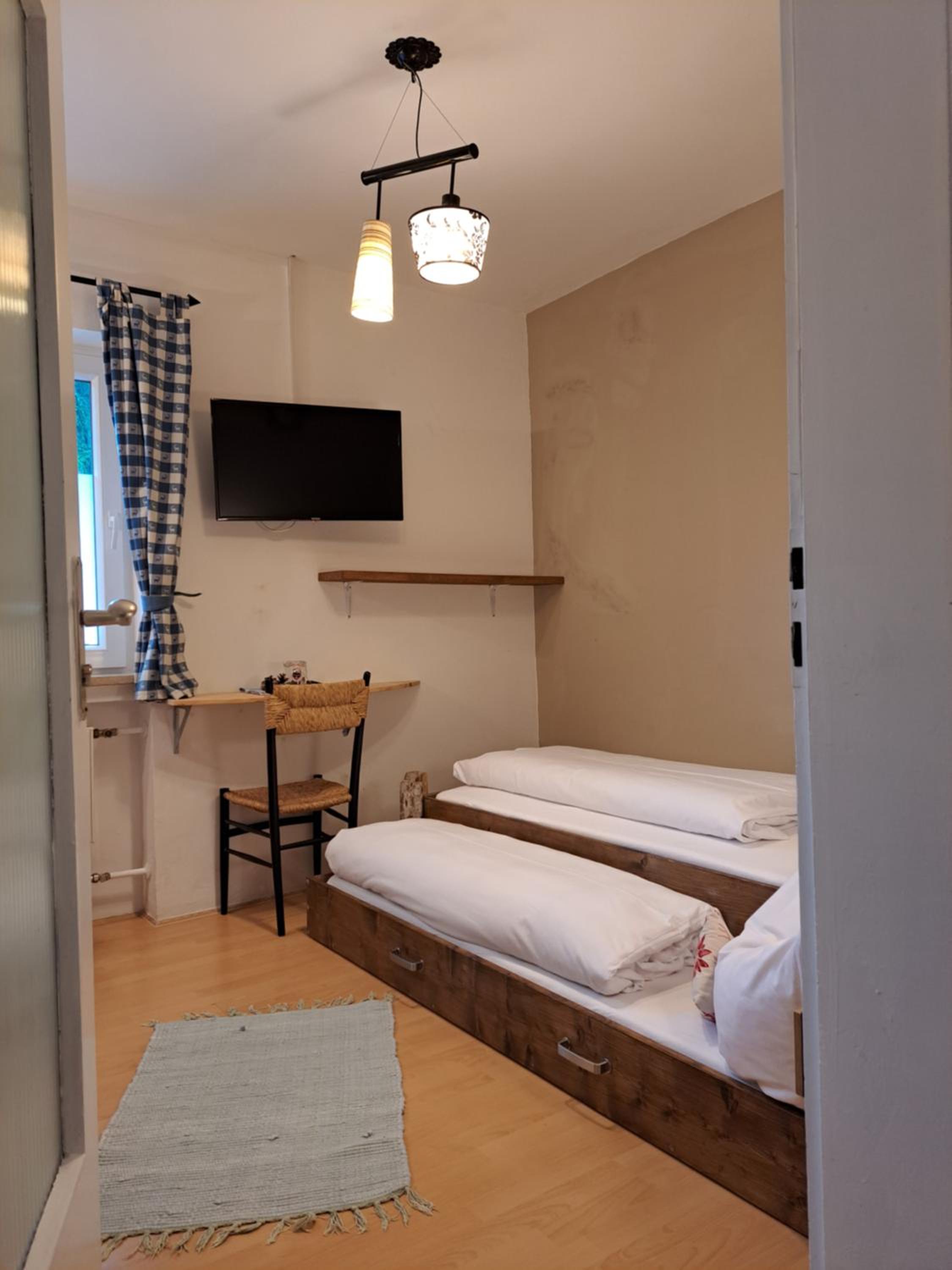 Single Room with Shared Bathroom photo 1