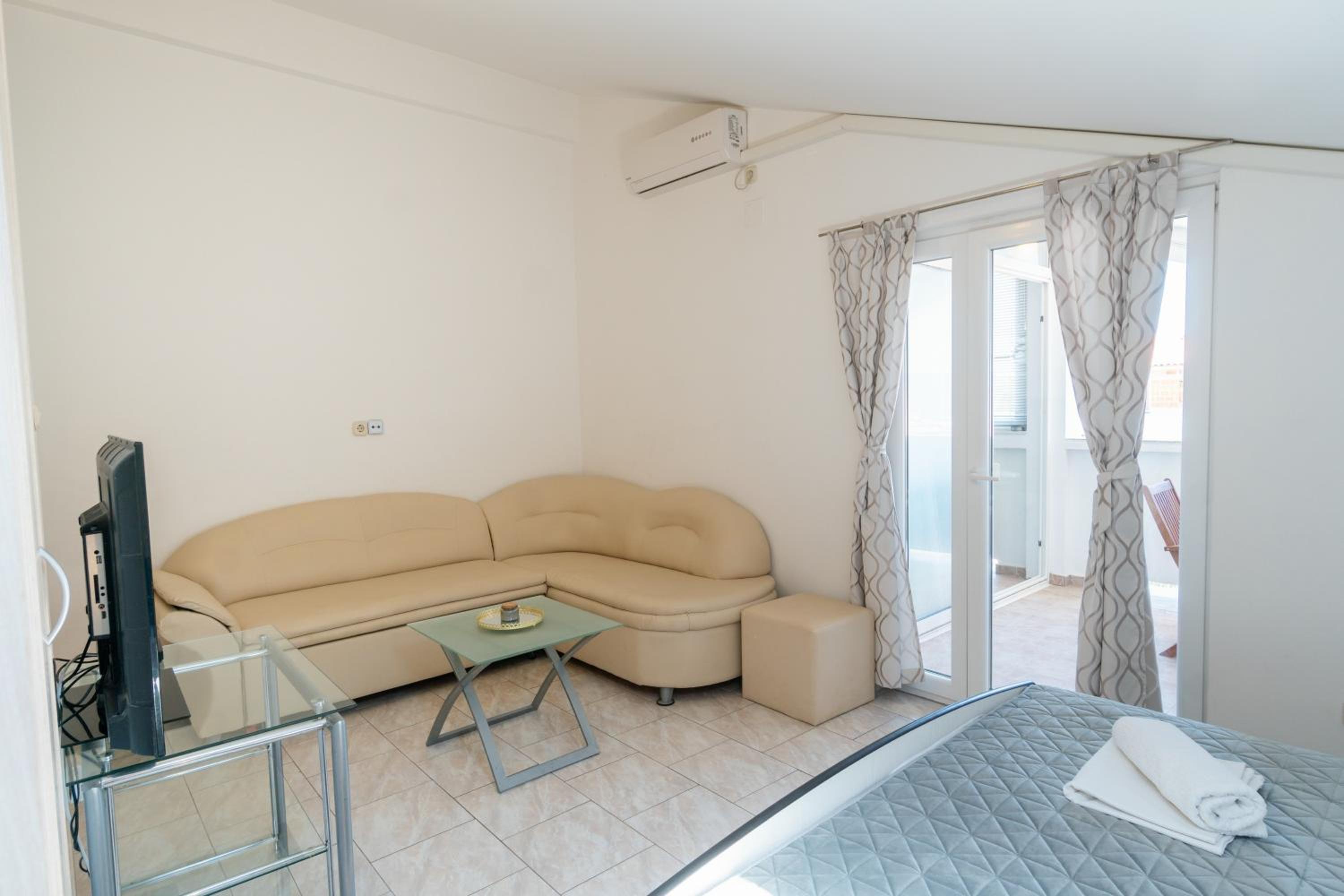 Apartment 11 photo 3