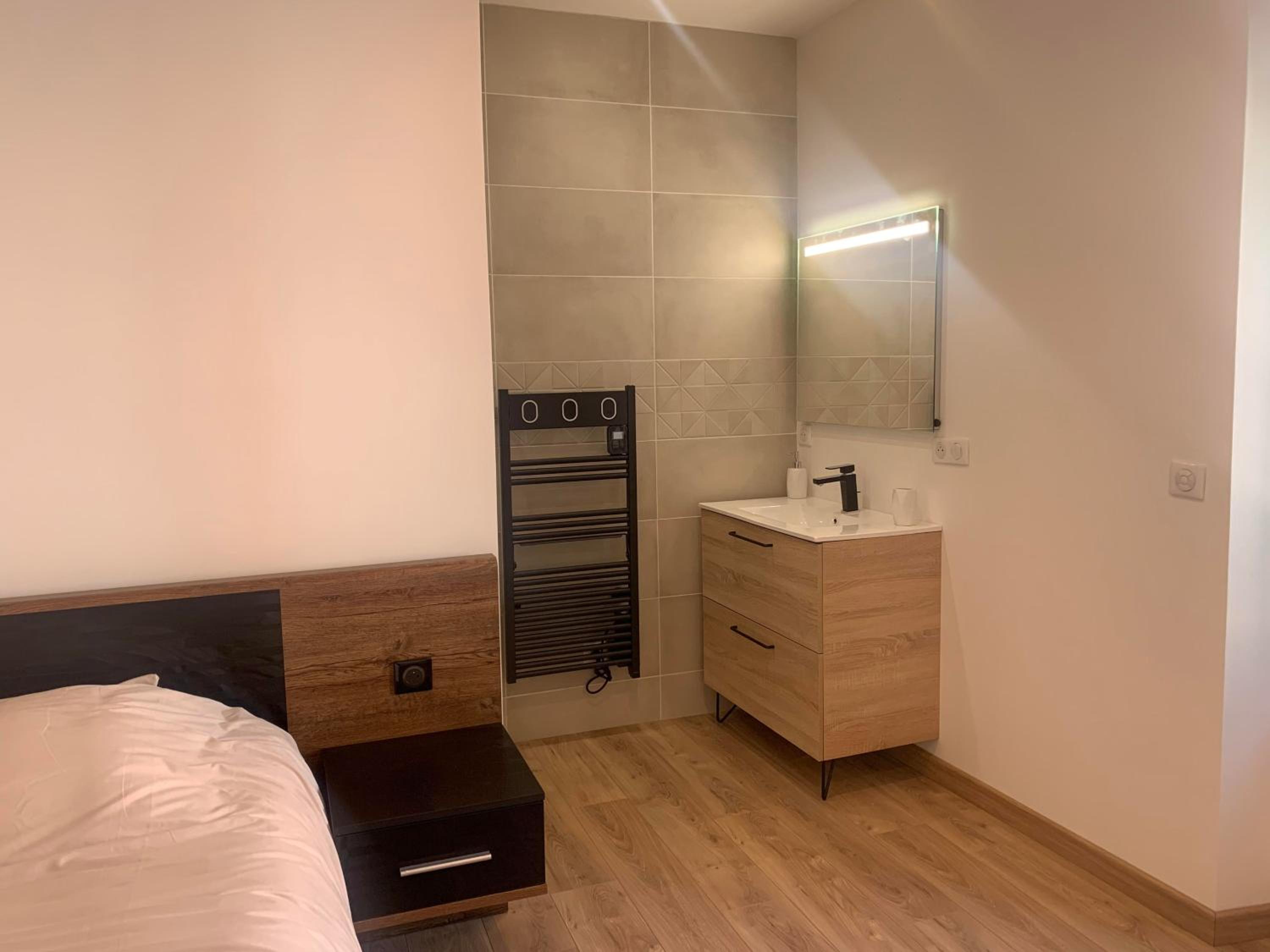 Double Room with Private Bathroom - Photo 4