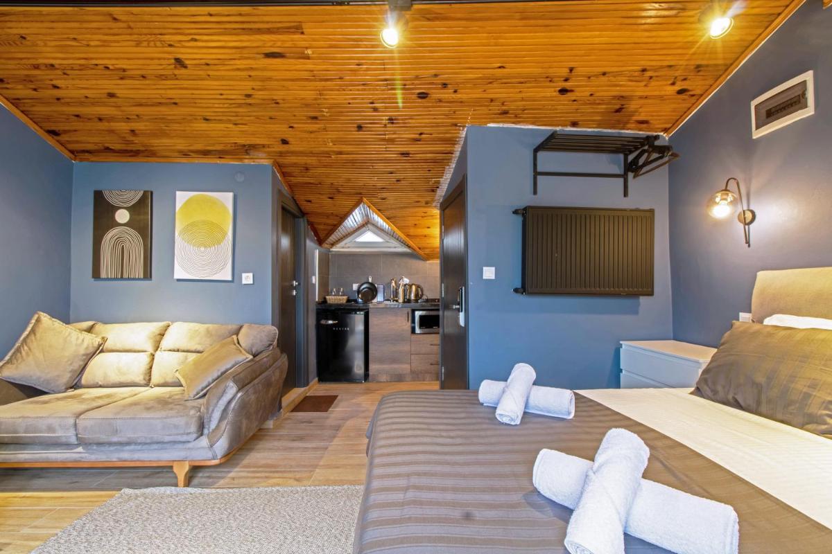 Queen Suite with Spa Bath photo 3