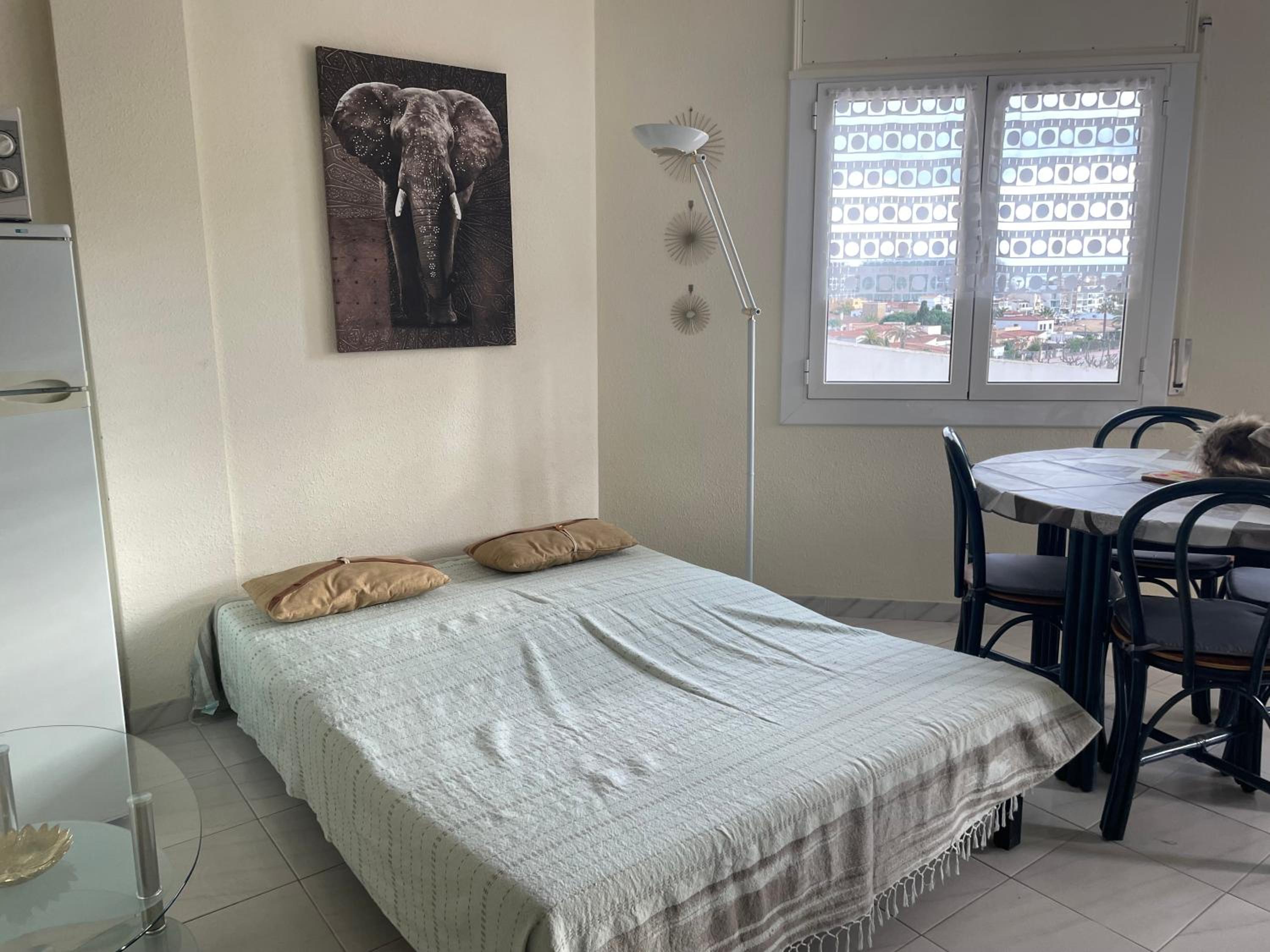 One-Bedroom Apartment photo 2