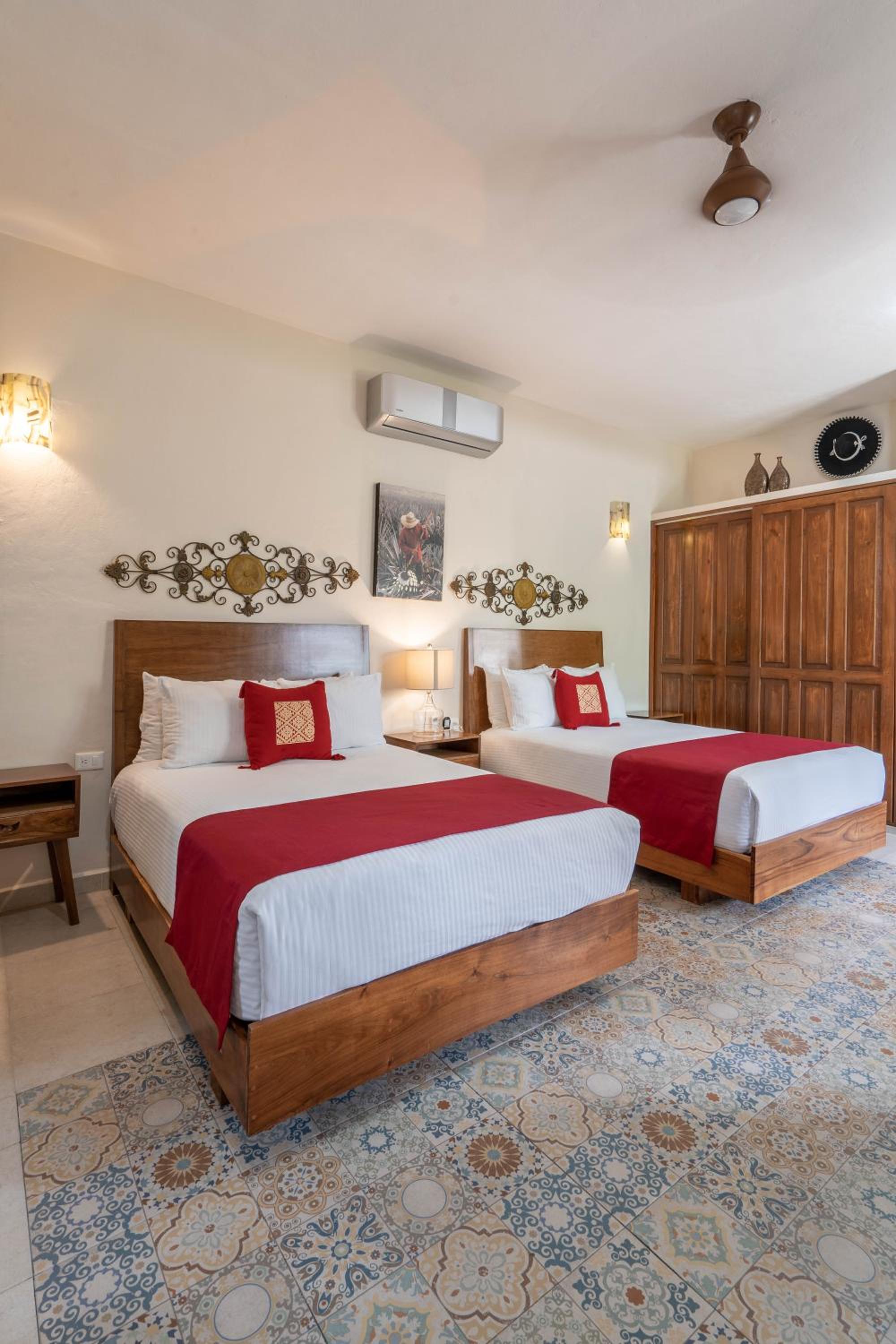 Double Master Suite - Photo 8
