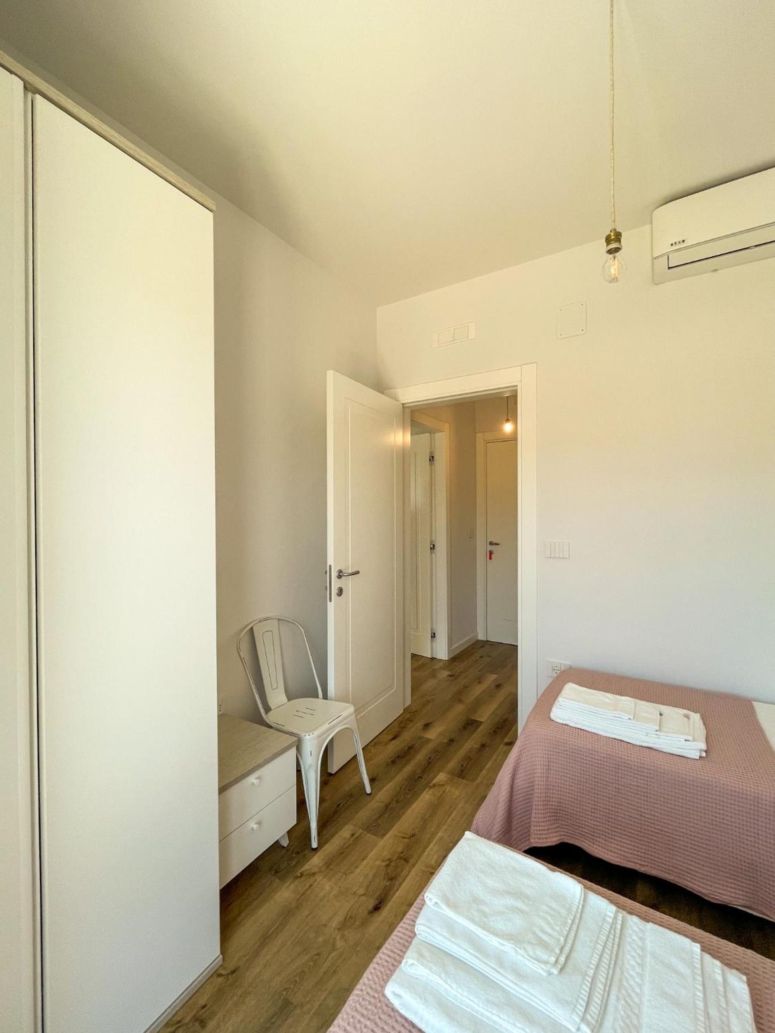 Deluxe Room - Photo 8