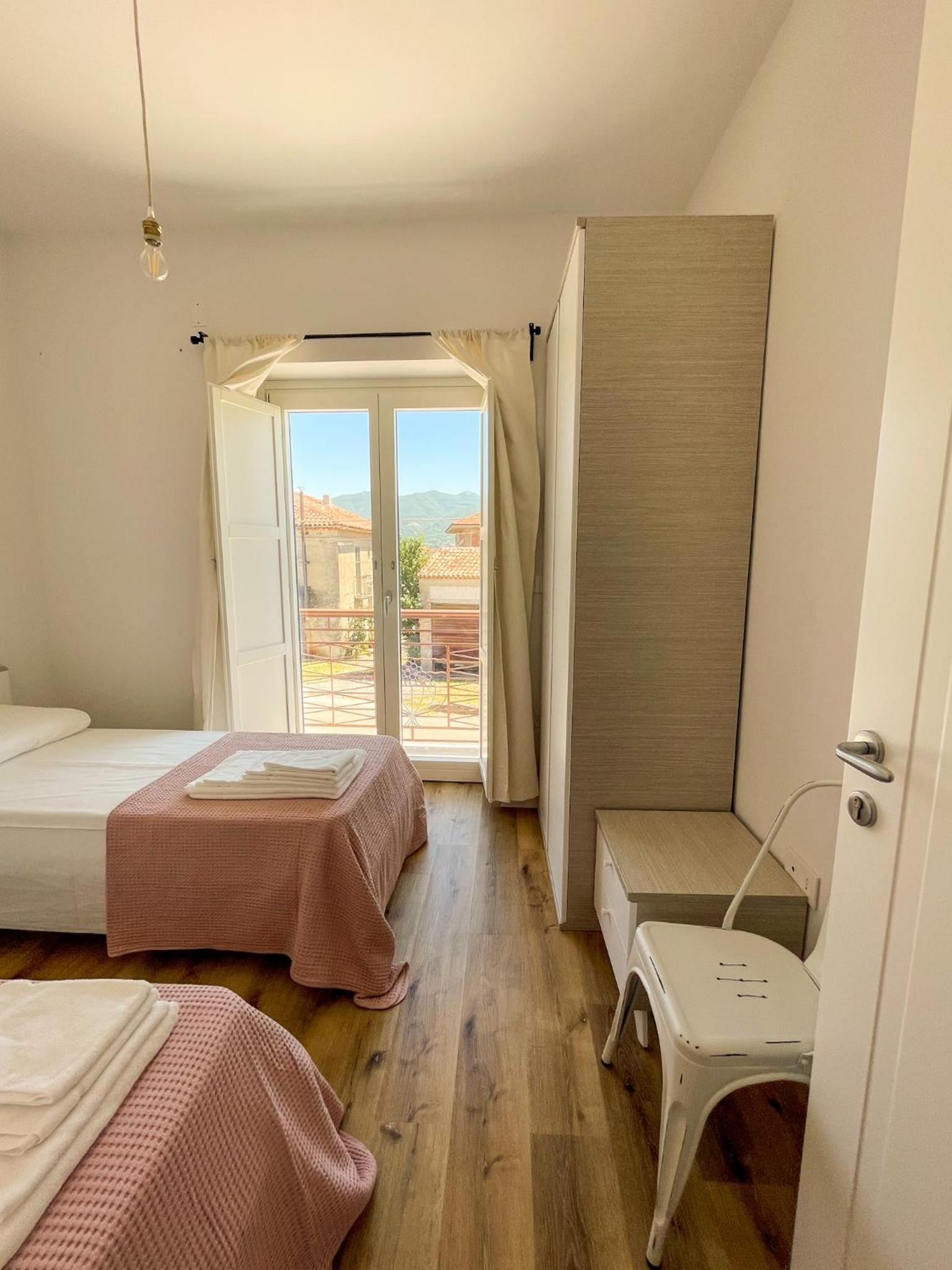 Deluxe Room - Photo 18
