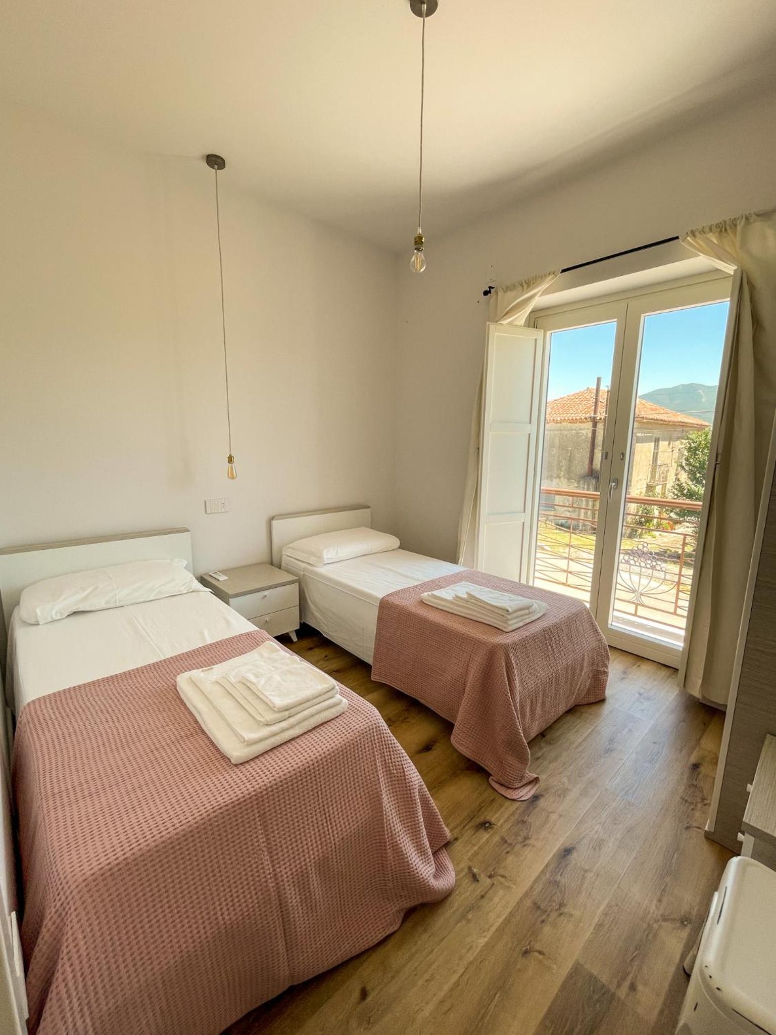 Deluxe Room - Photo 2