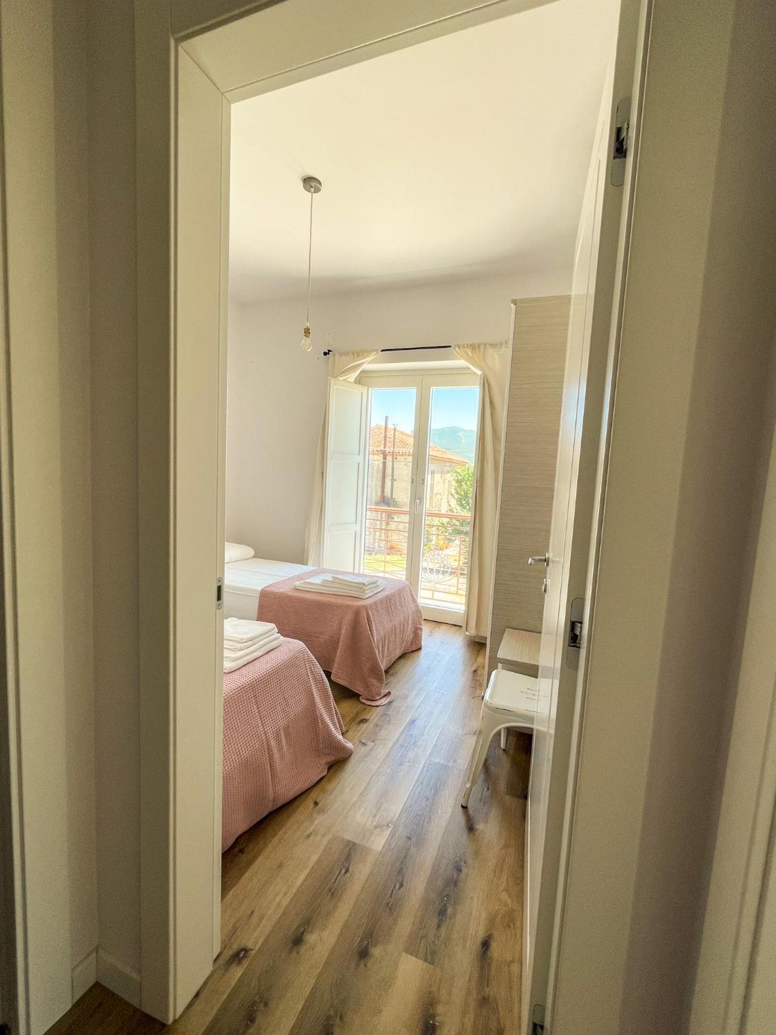 Deluxe Room - Photo 9
