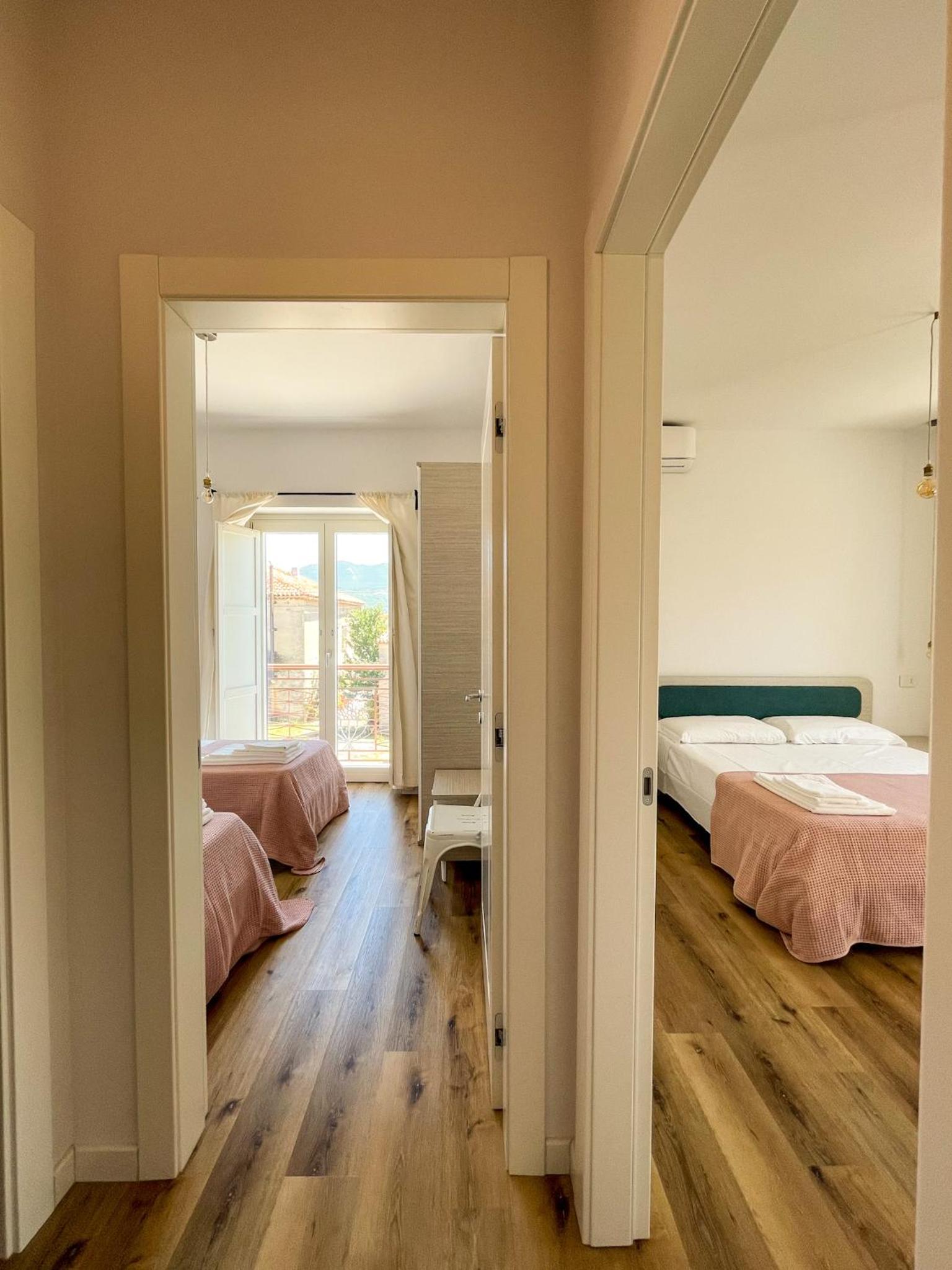 Deluxe Room - Photo 7