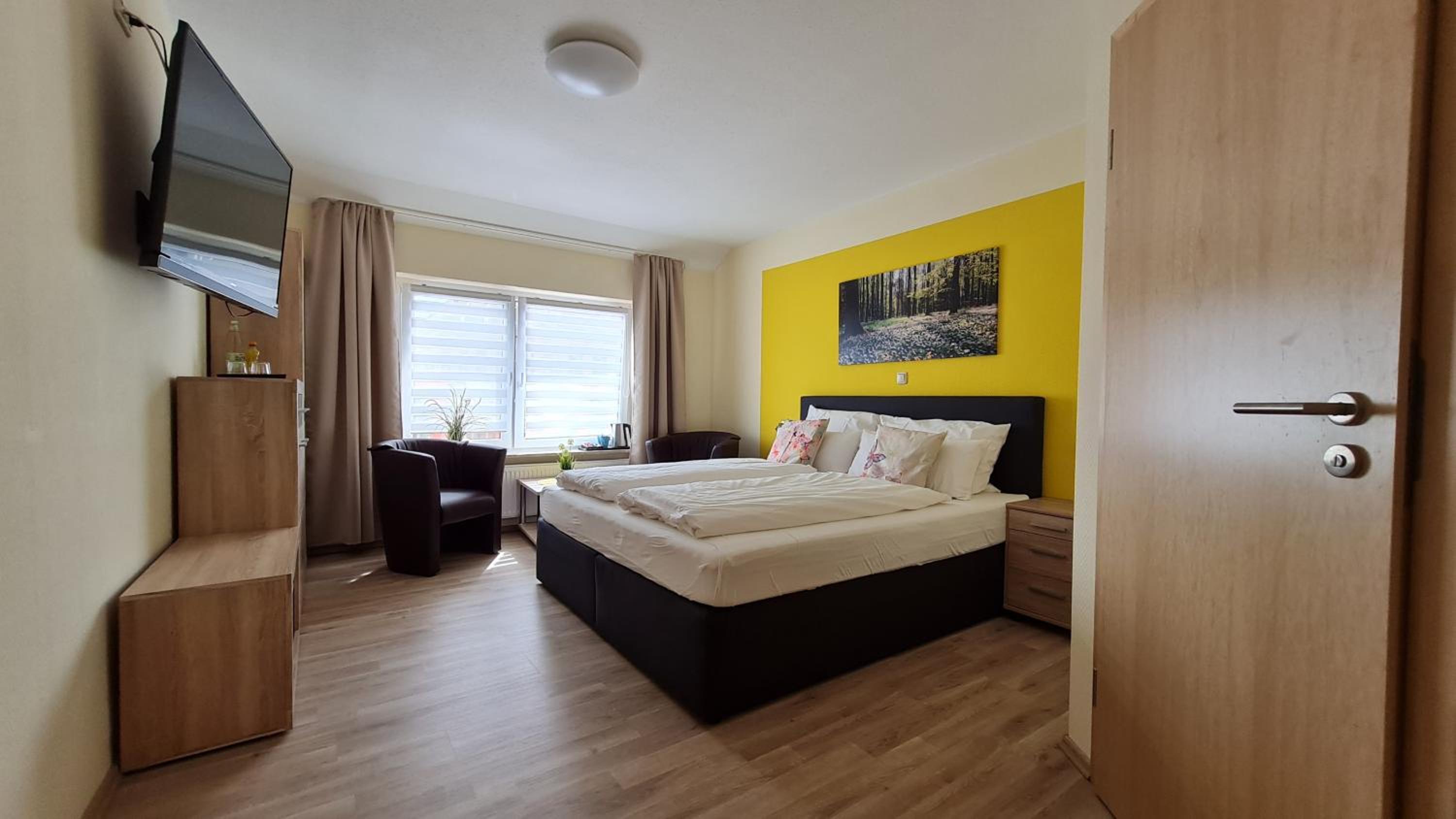 Deluxe Double Room (2 Adults + 1 Child) photo 1