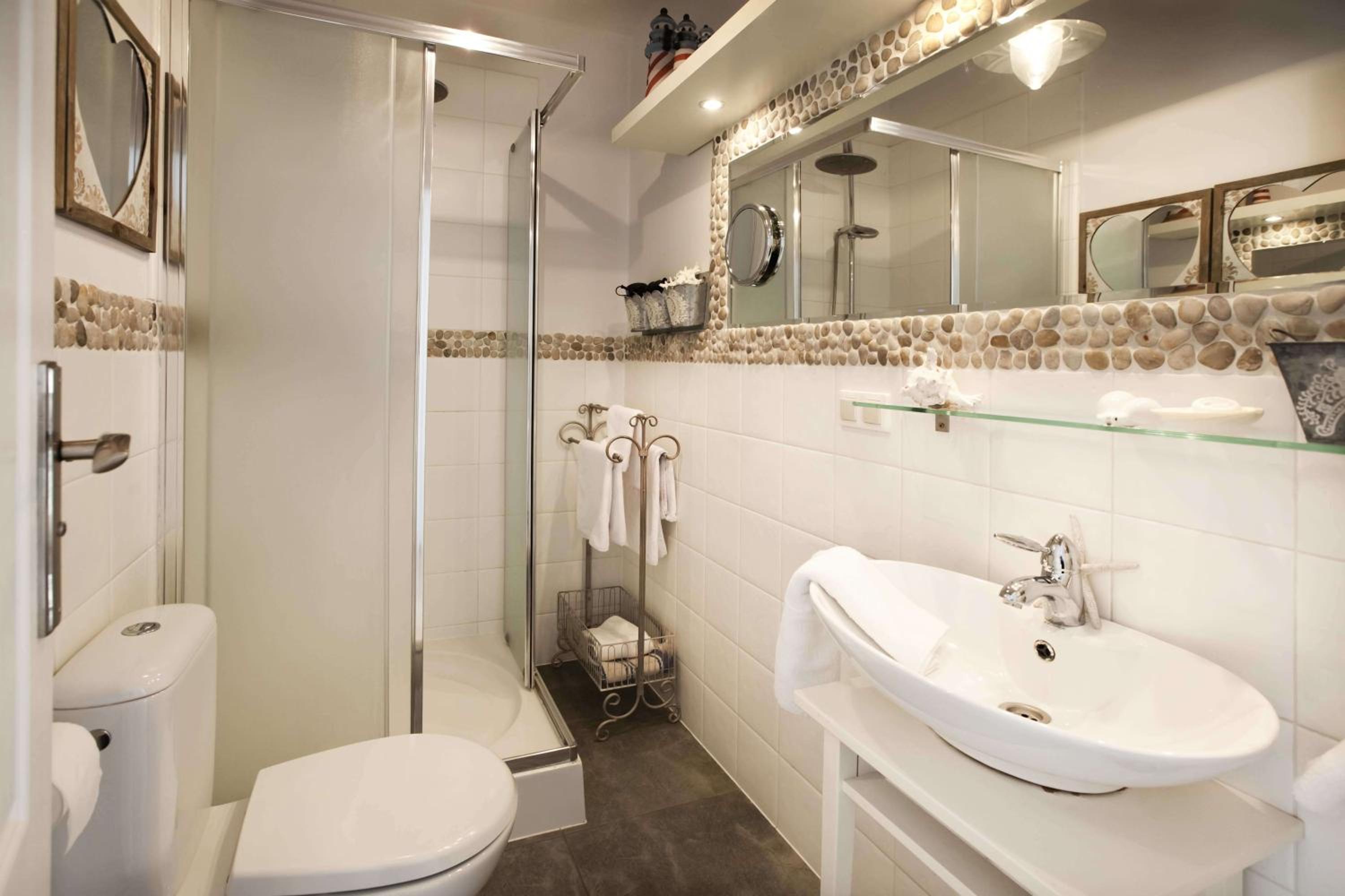 Double Room - Photo 16