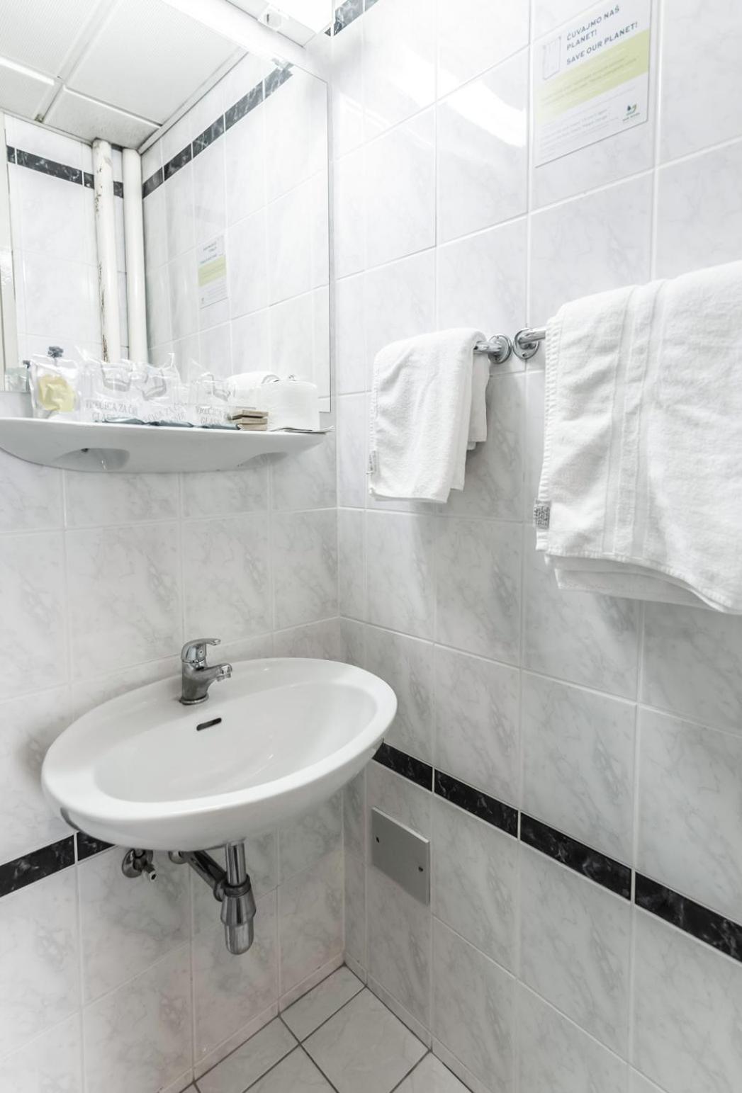 Classic Double Room with Extra Bed photo 2
