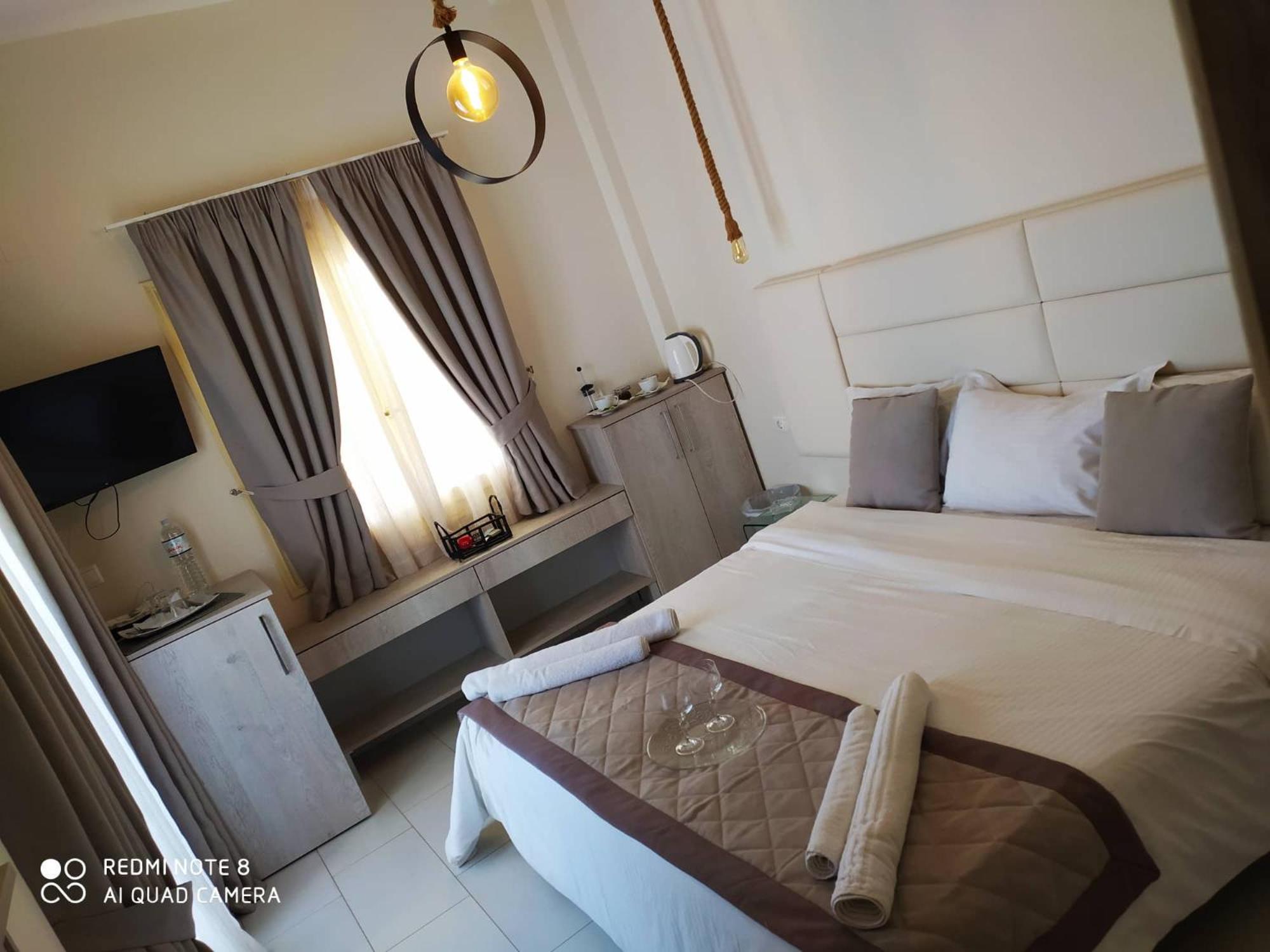 Deluxe Twin Room with Sea View - Photo 10