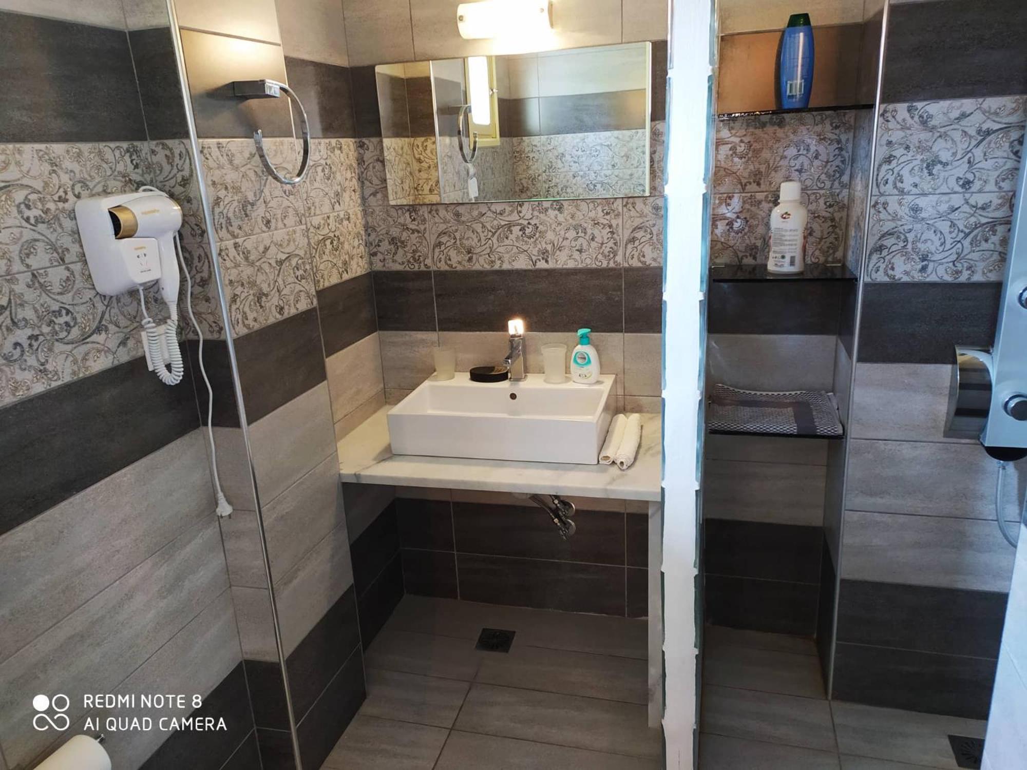 Deluxe Twin Room with Sea View - Photo 22