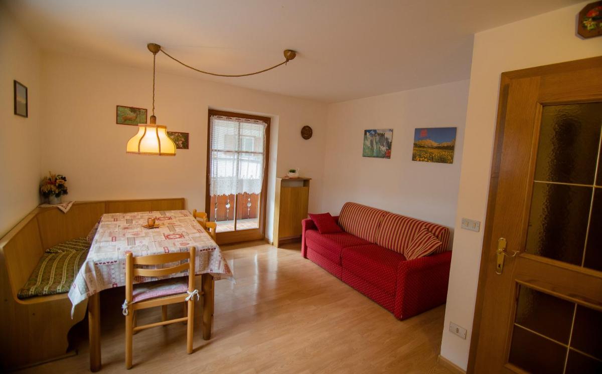 One-Bedroom Apartment with Mountain View