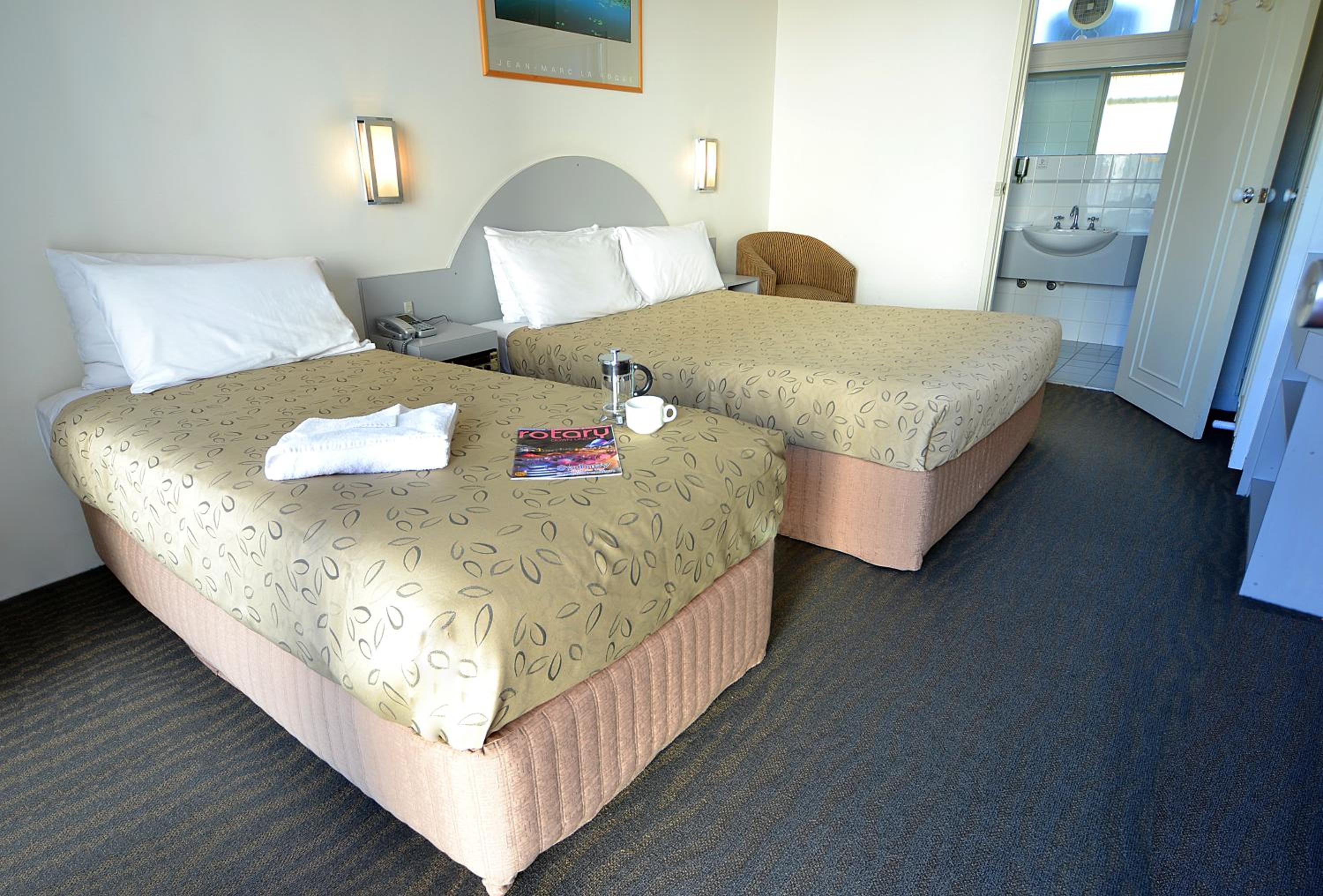 Queen and Single Room - Photo 5