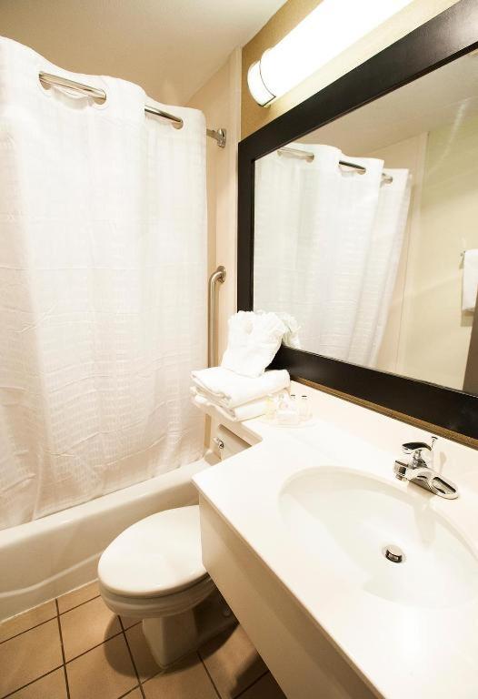 King Room - Non-Smoking photo 2