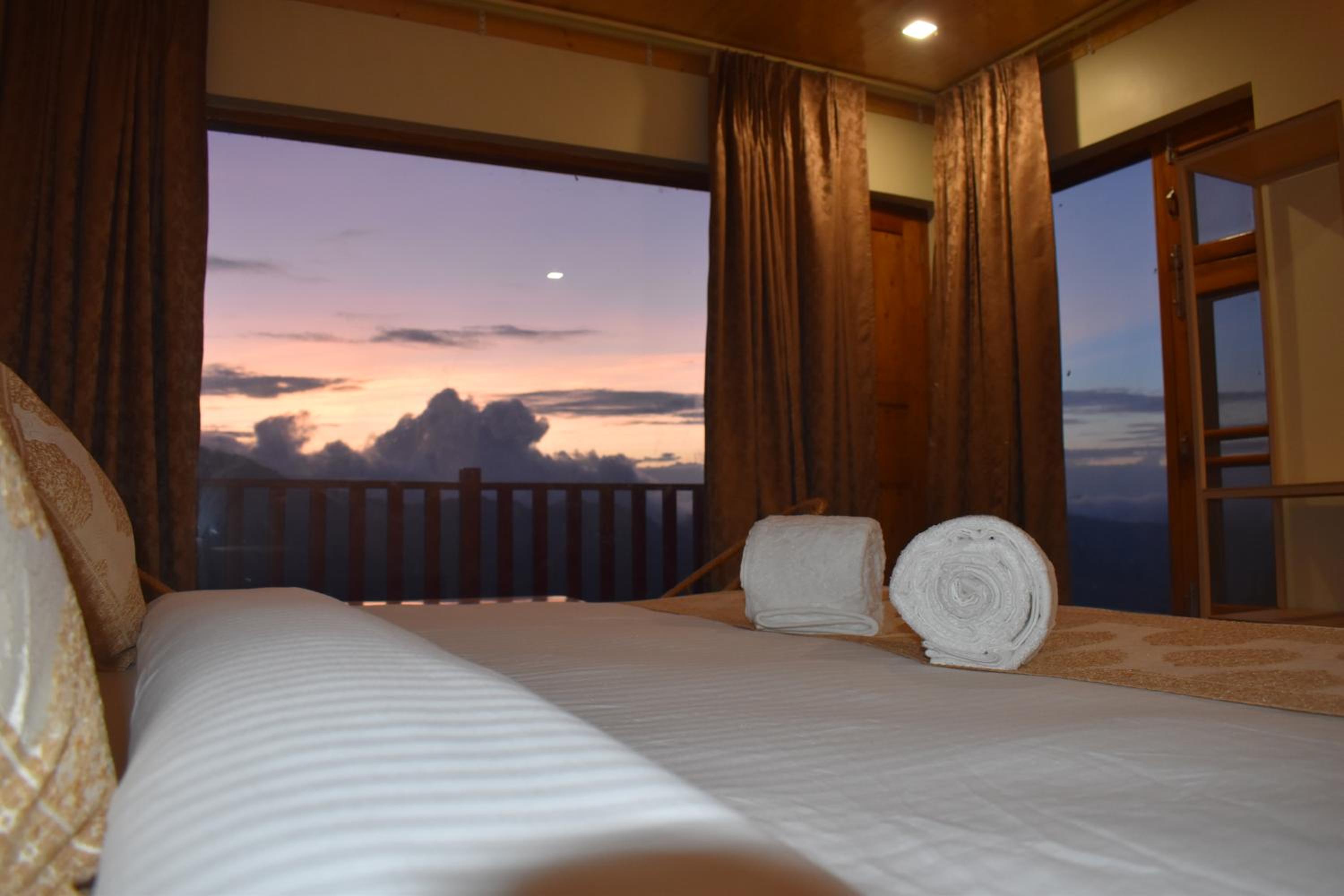 King Room with Mountain View photo 3