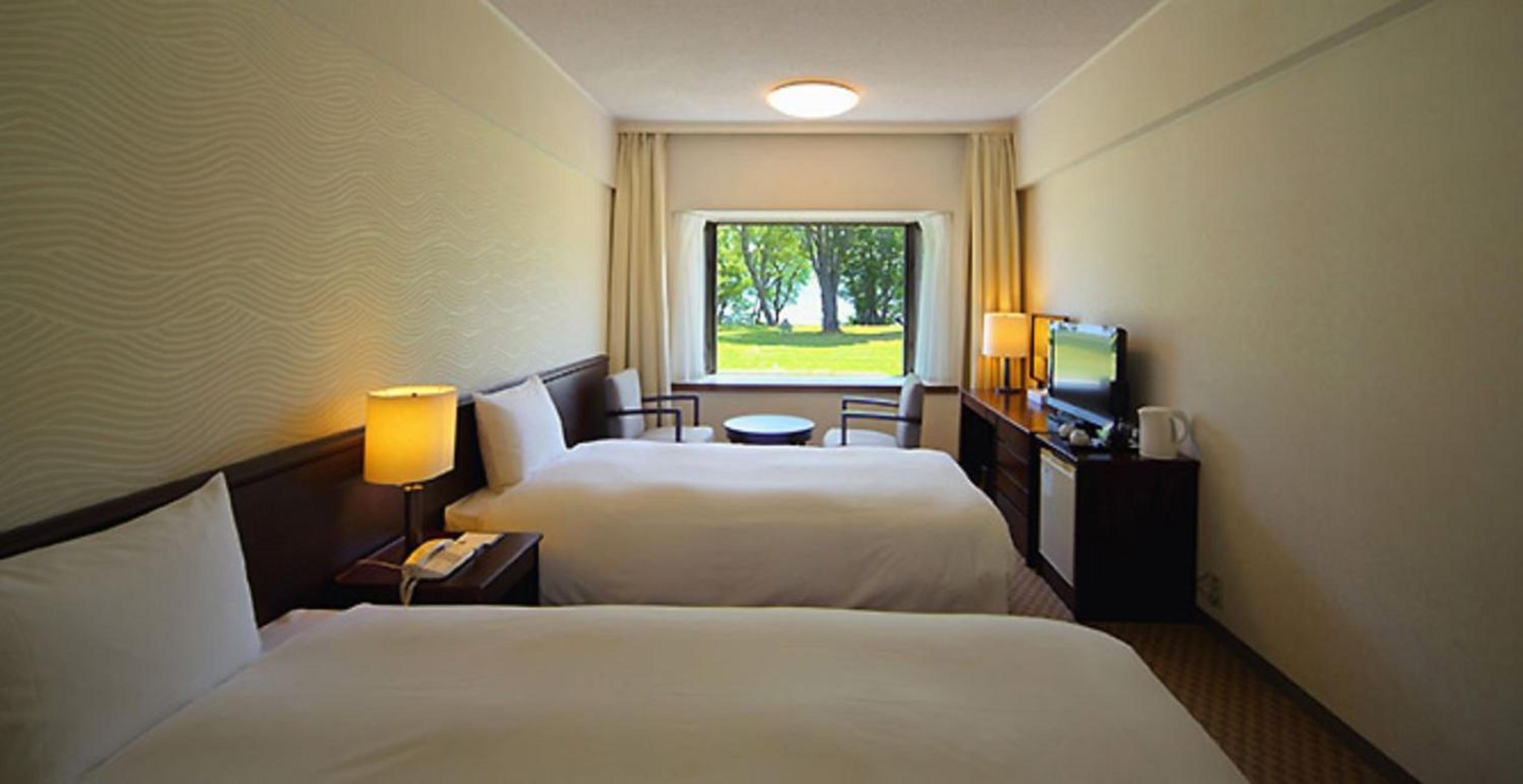 Twin Room with Lake View - Photo 1