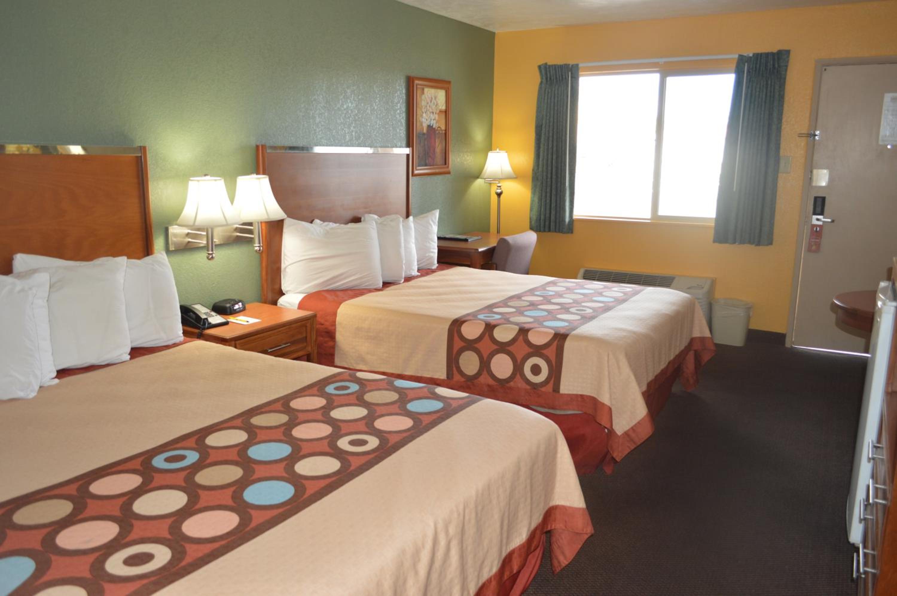 Queen Room with Two Queen Beds - Non-Smoking - Photo 1