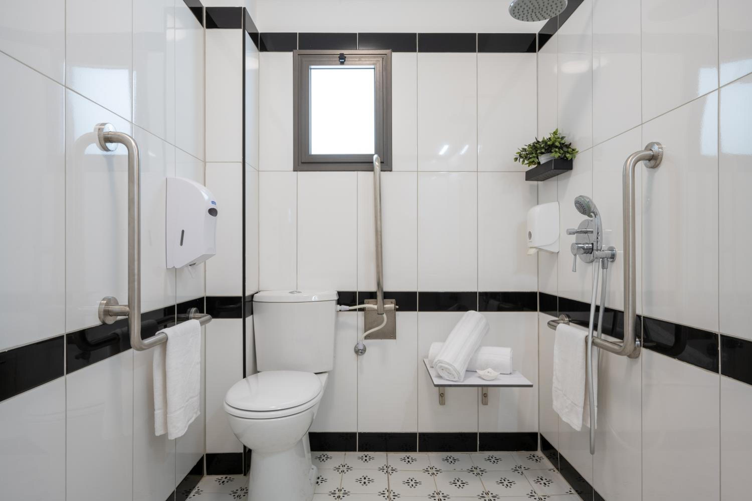 Double or Twin Room - Disability Access - Photo 5