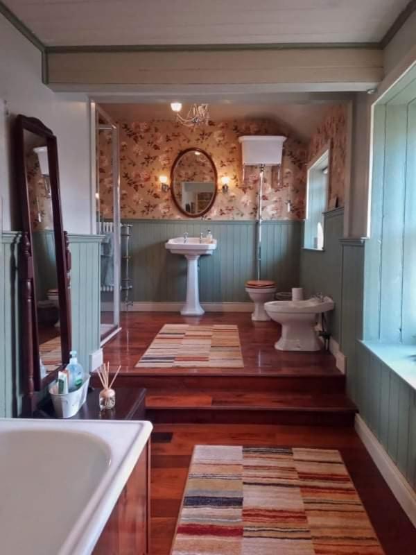 Deluxe King Room - Photo 2