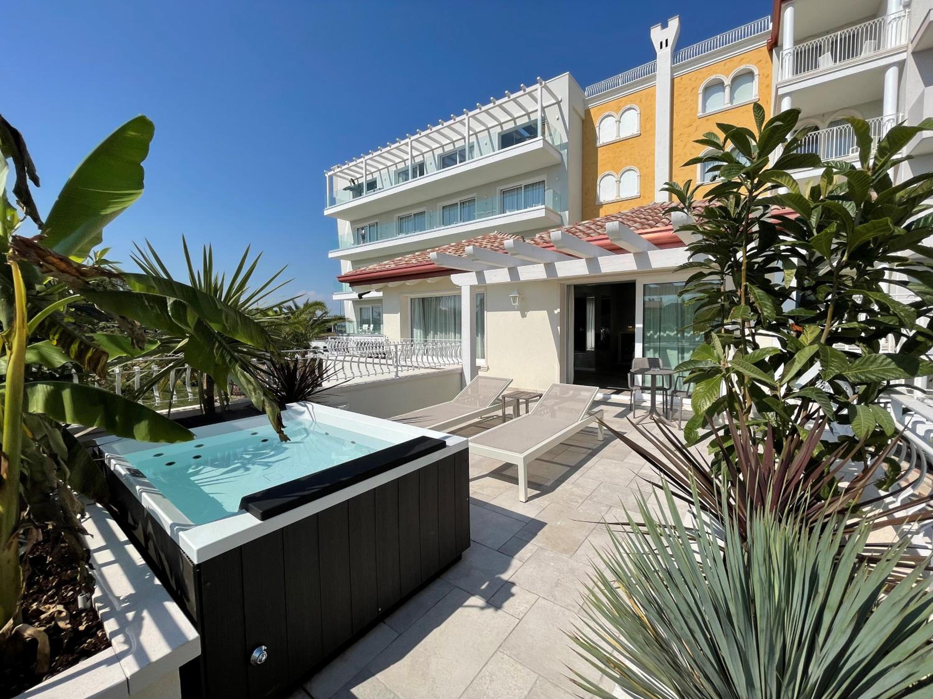 Suite with Pool View photo 3