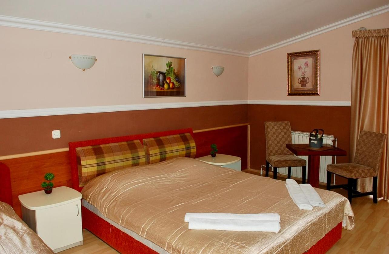Deluxe Room (2 Adults + 1 Child)