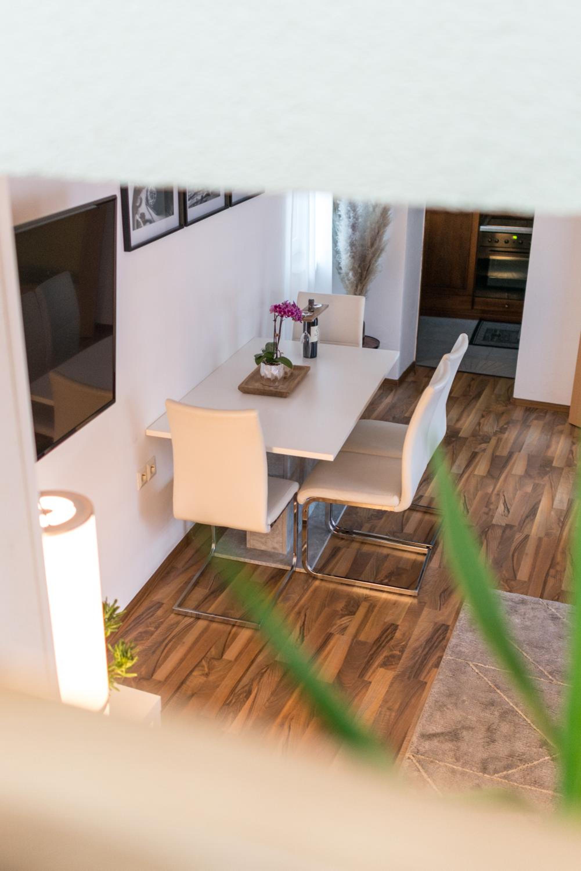 Apartment with Terrace - Photo 24