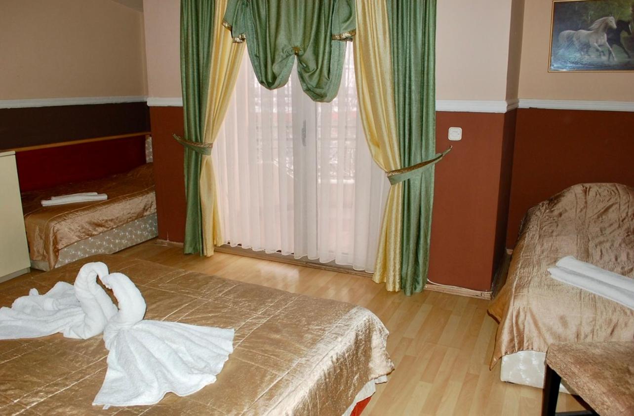 Deluxe Room (2 Adults + 1 Child) photo 3