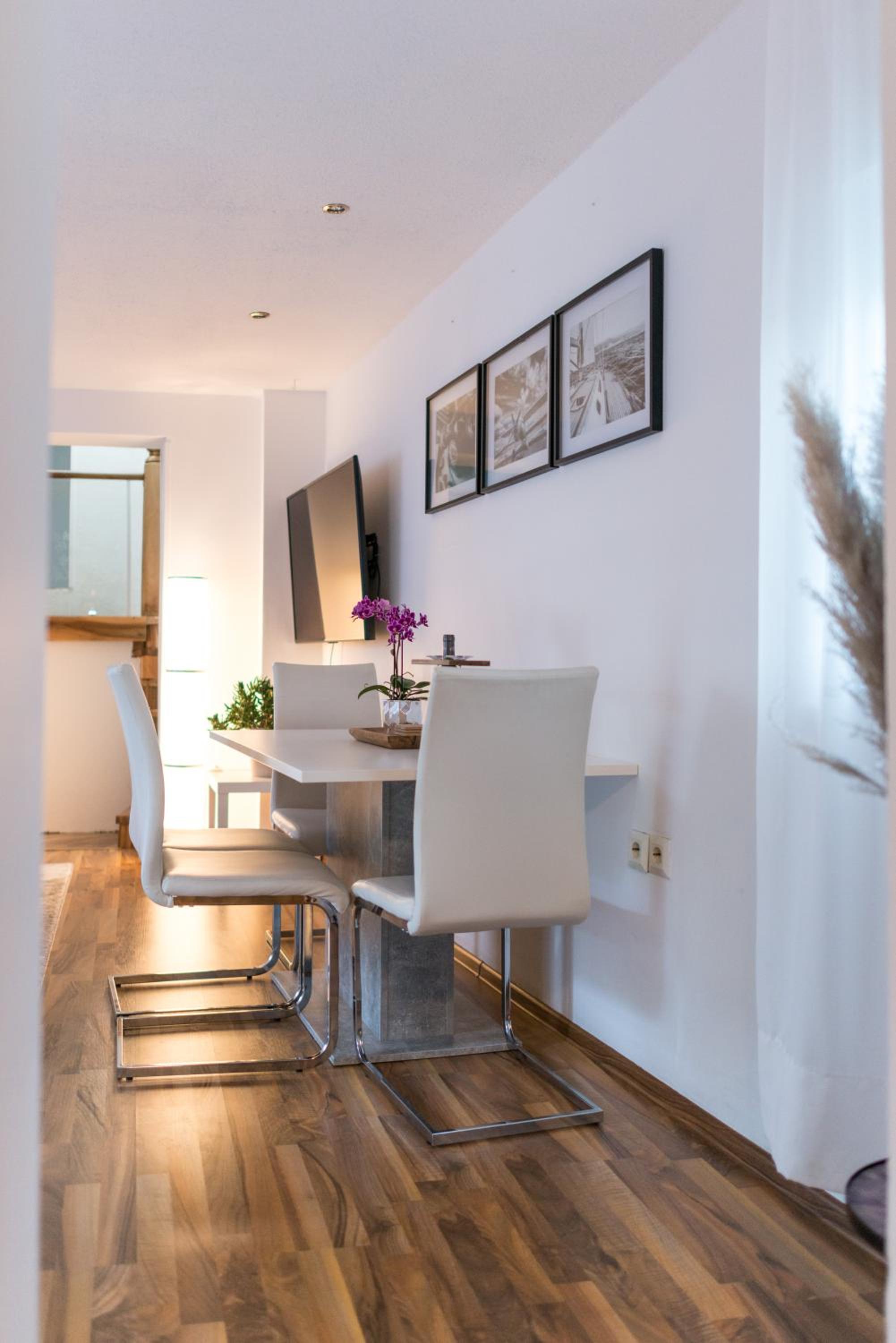 Apartment with Terrace - Photo 32