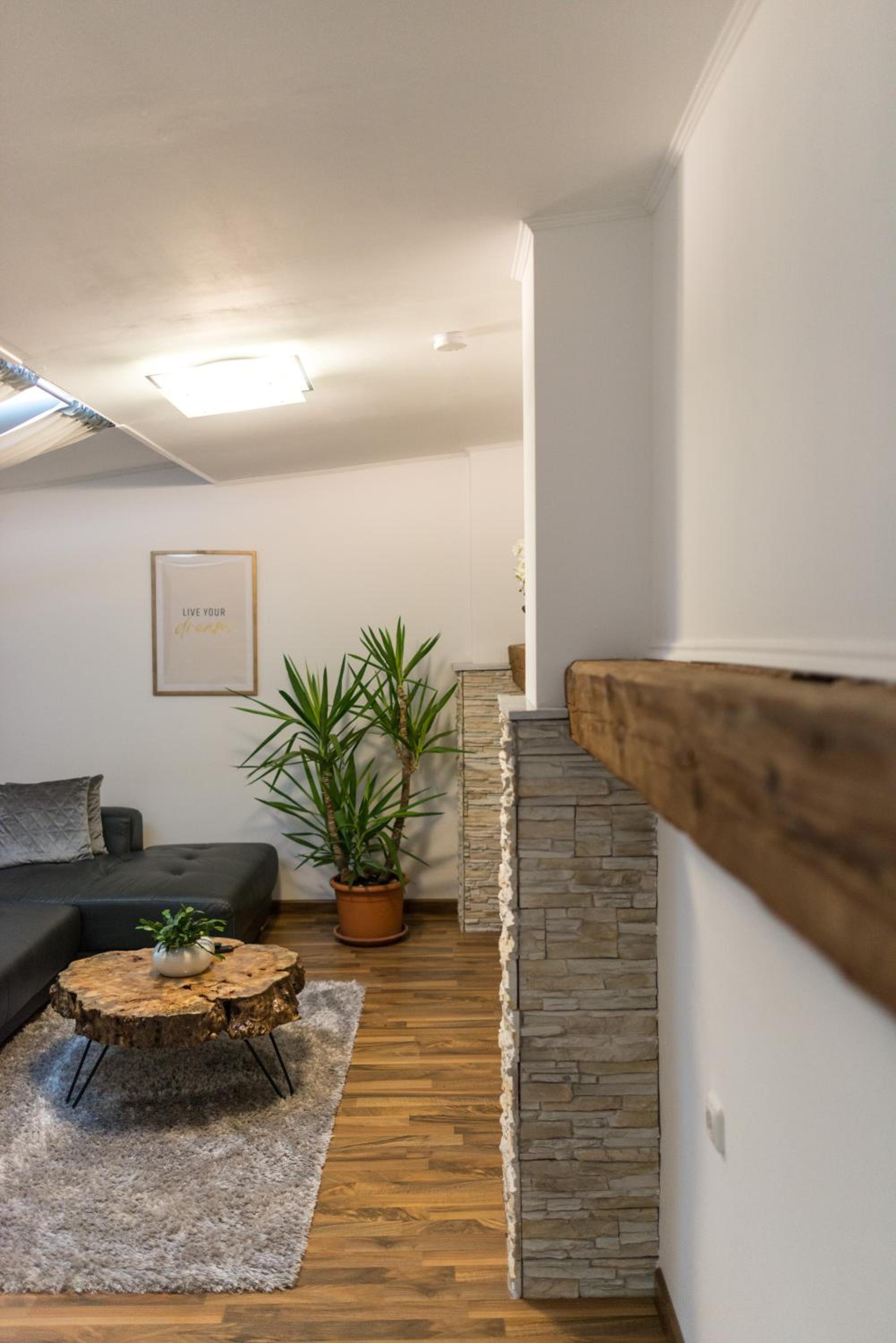 Apartment with Terrace - Photo 22
