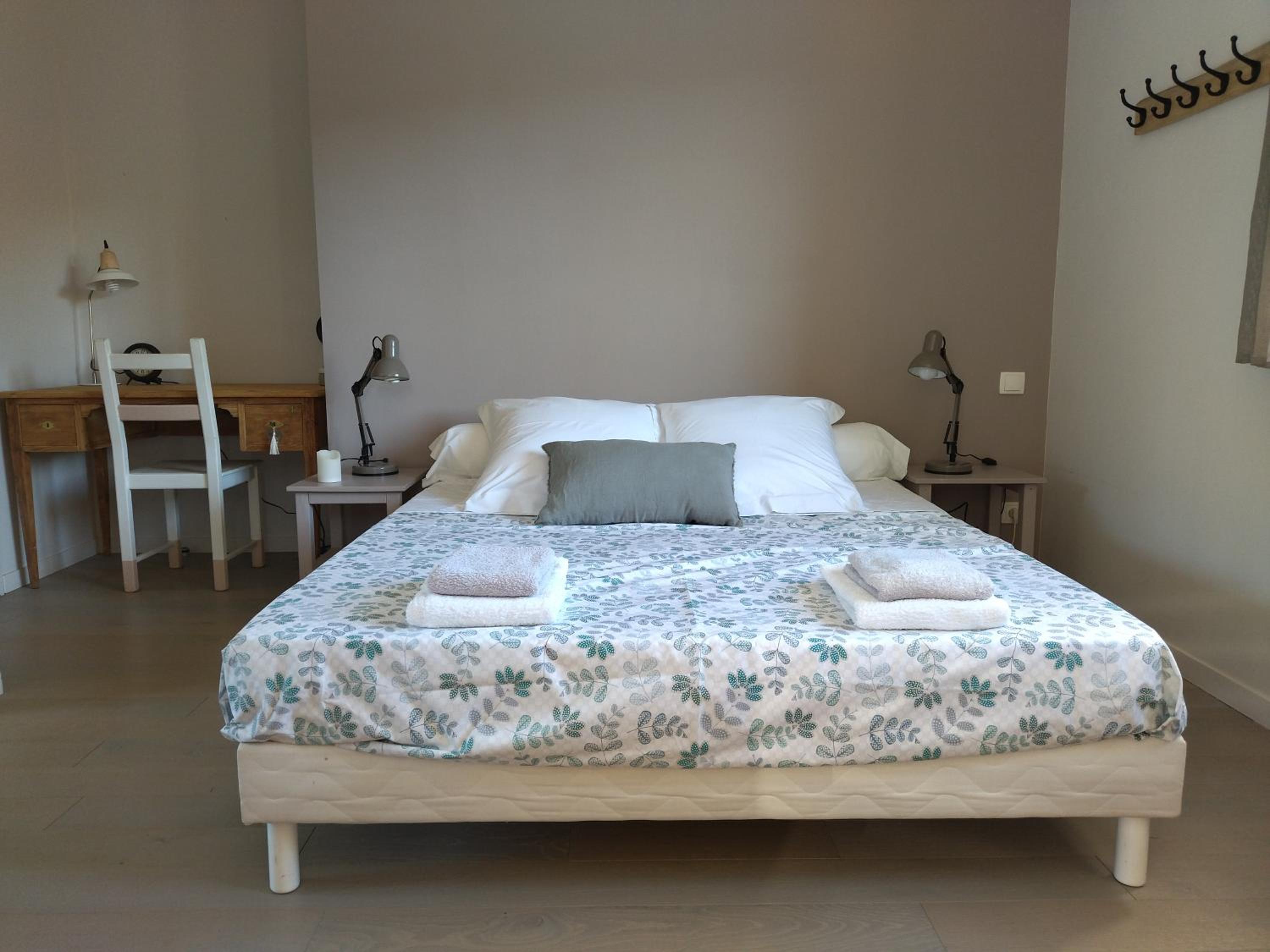 Double Room with Private Bathroom - Photo 2