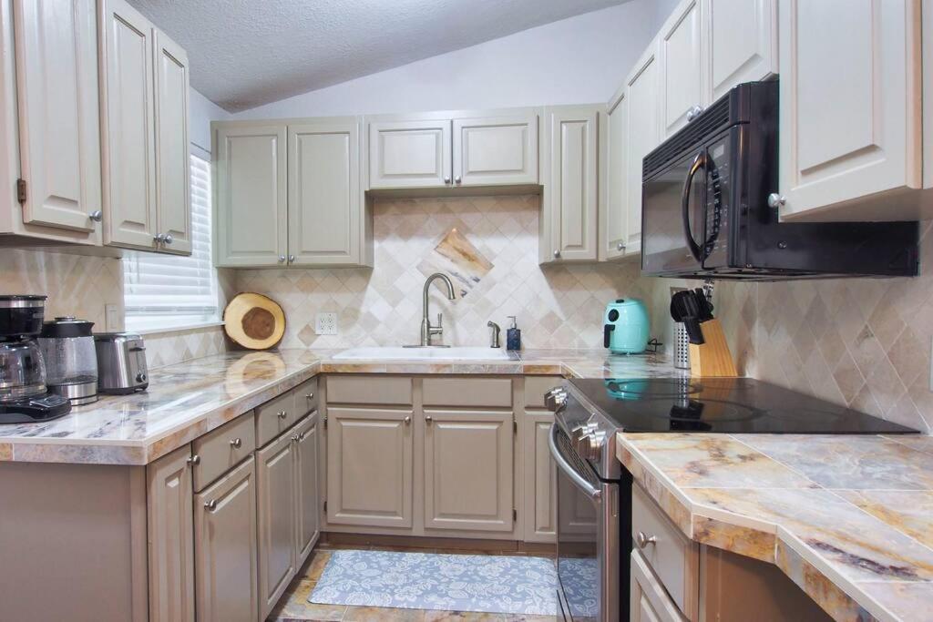 Four-Bedroom House photo 2