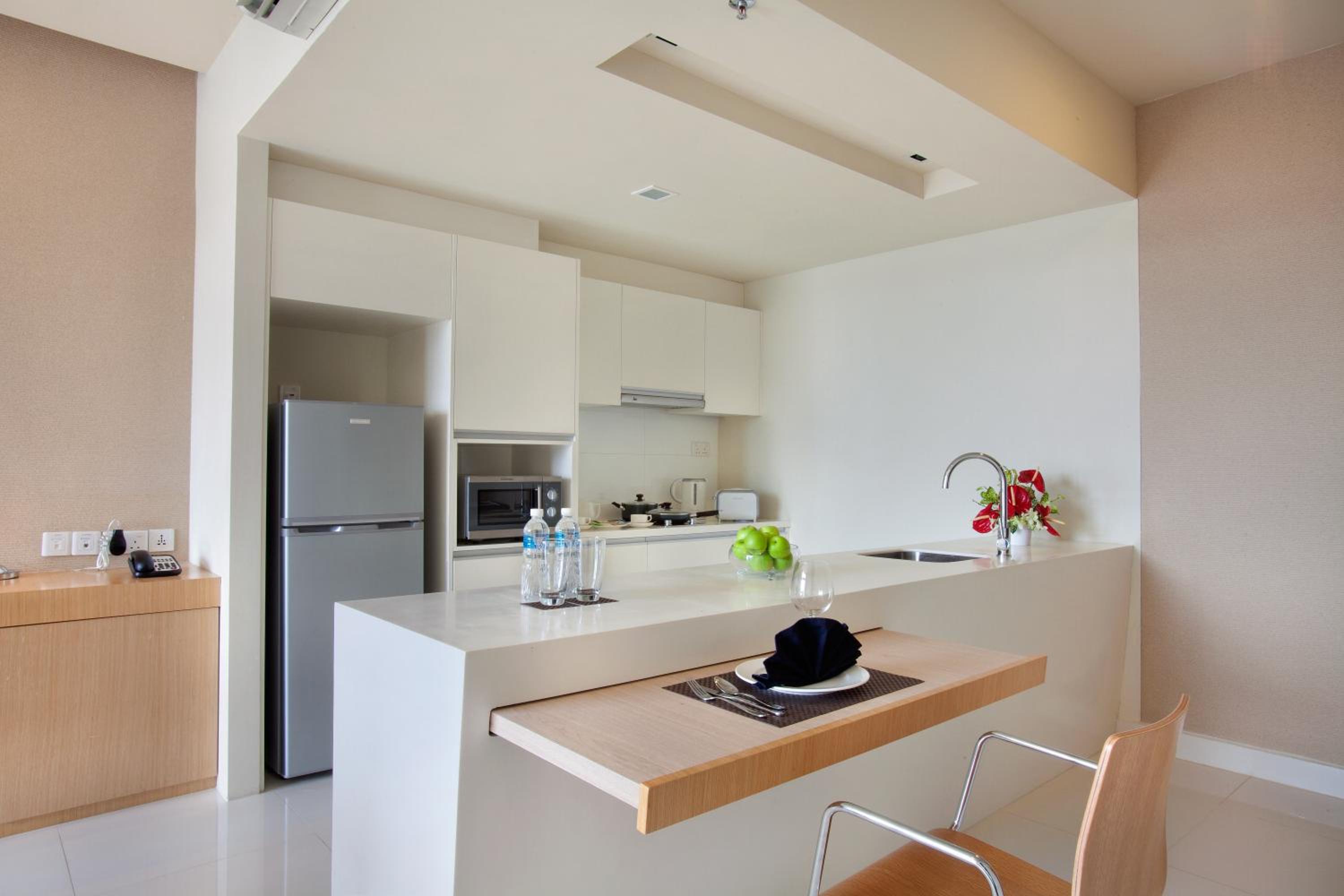 One-Bedroom Premier Suite thumbnail 6