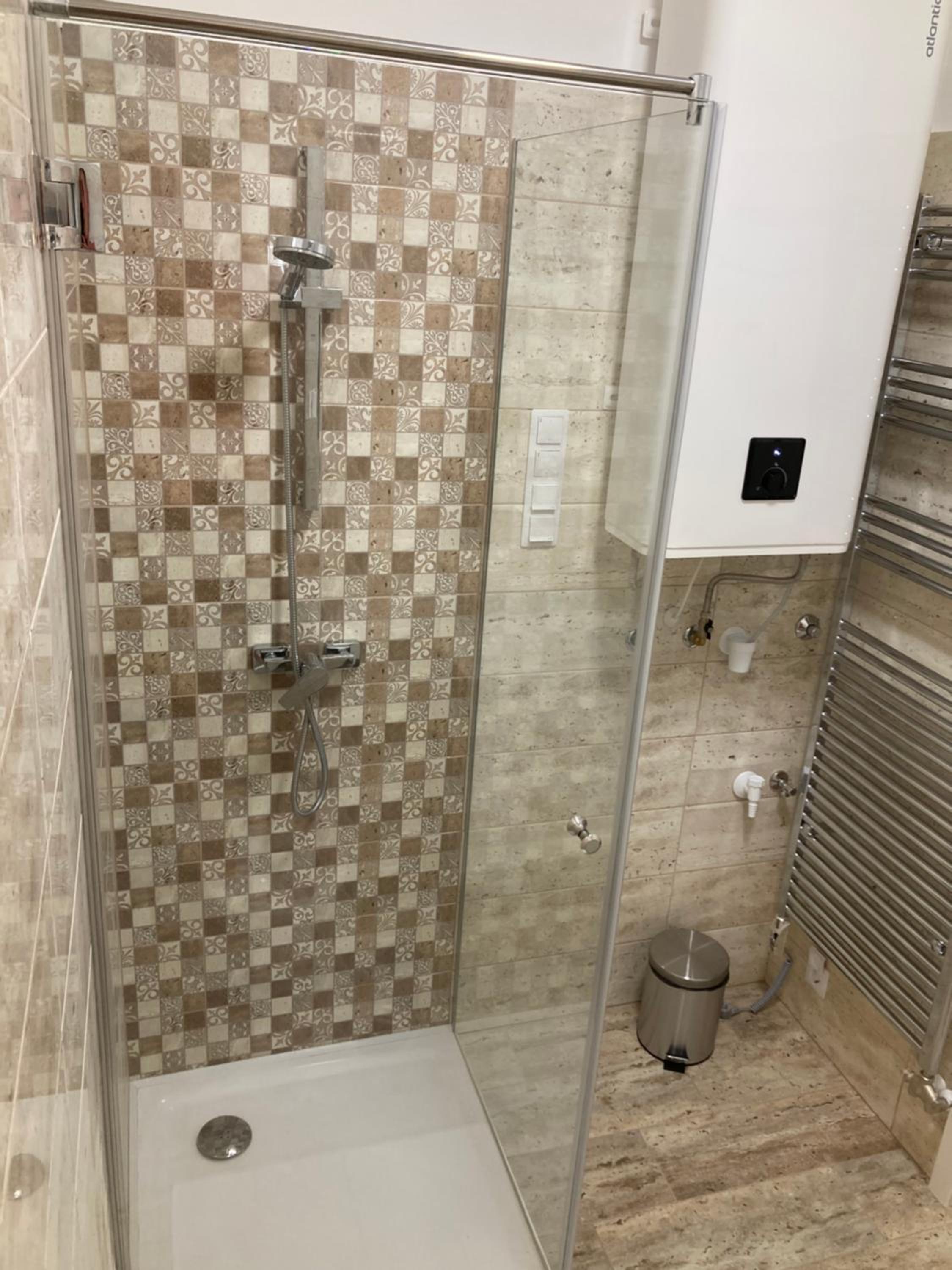 Double Room with Private Bathroom - Photo 5