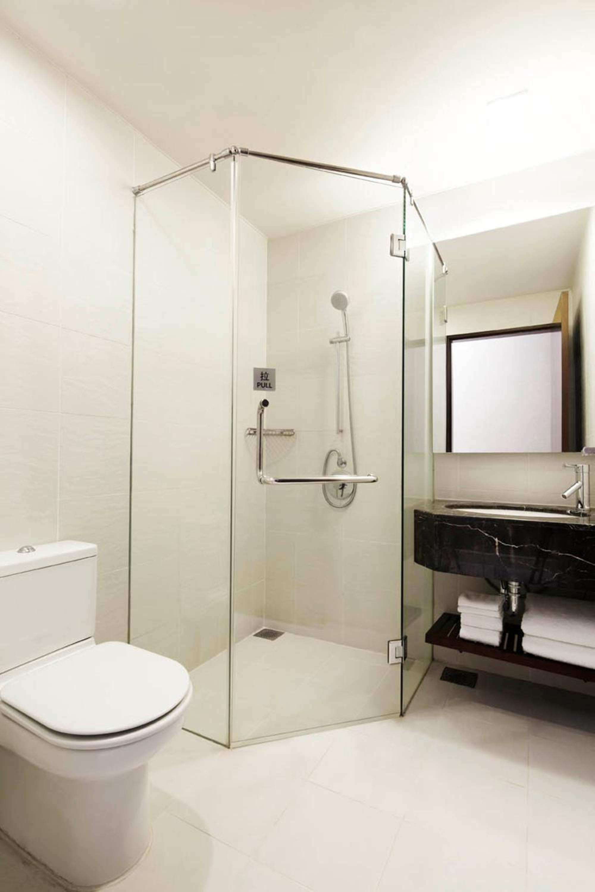 Two-Bedroom Suite thumbnail 5