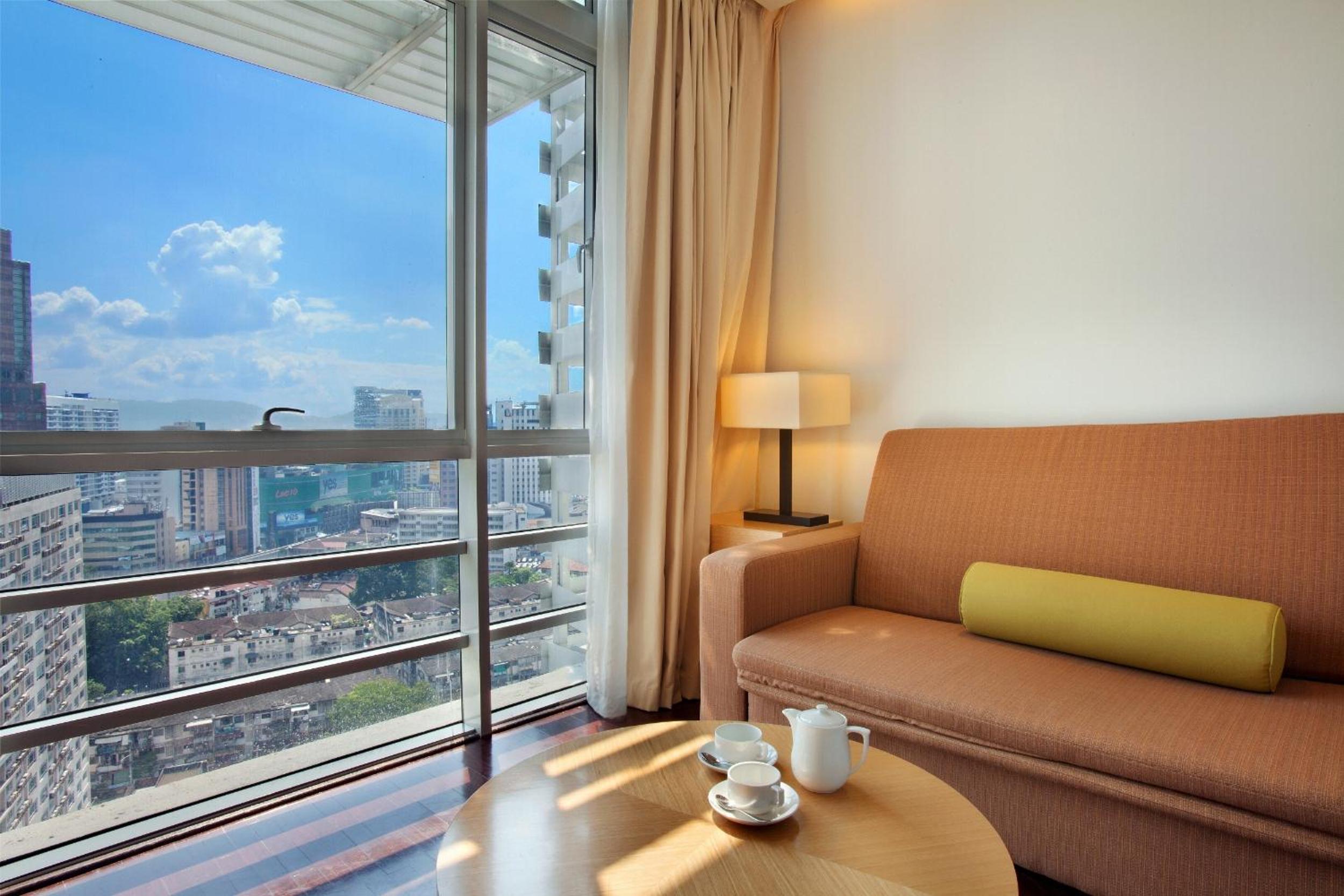 Two-Bedroom Suite thumbnail 6