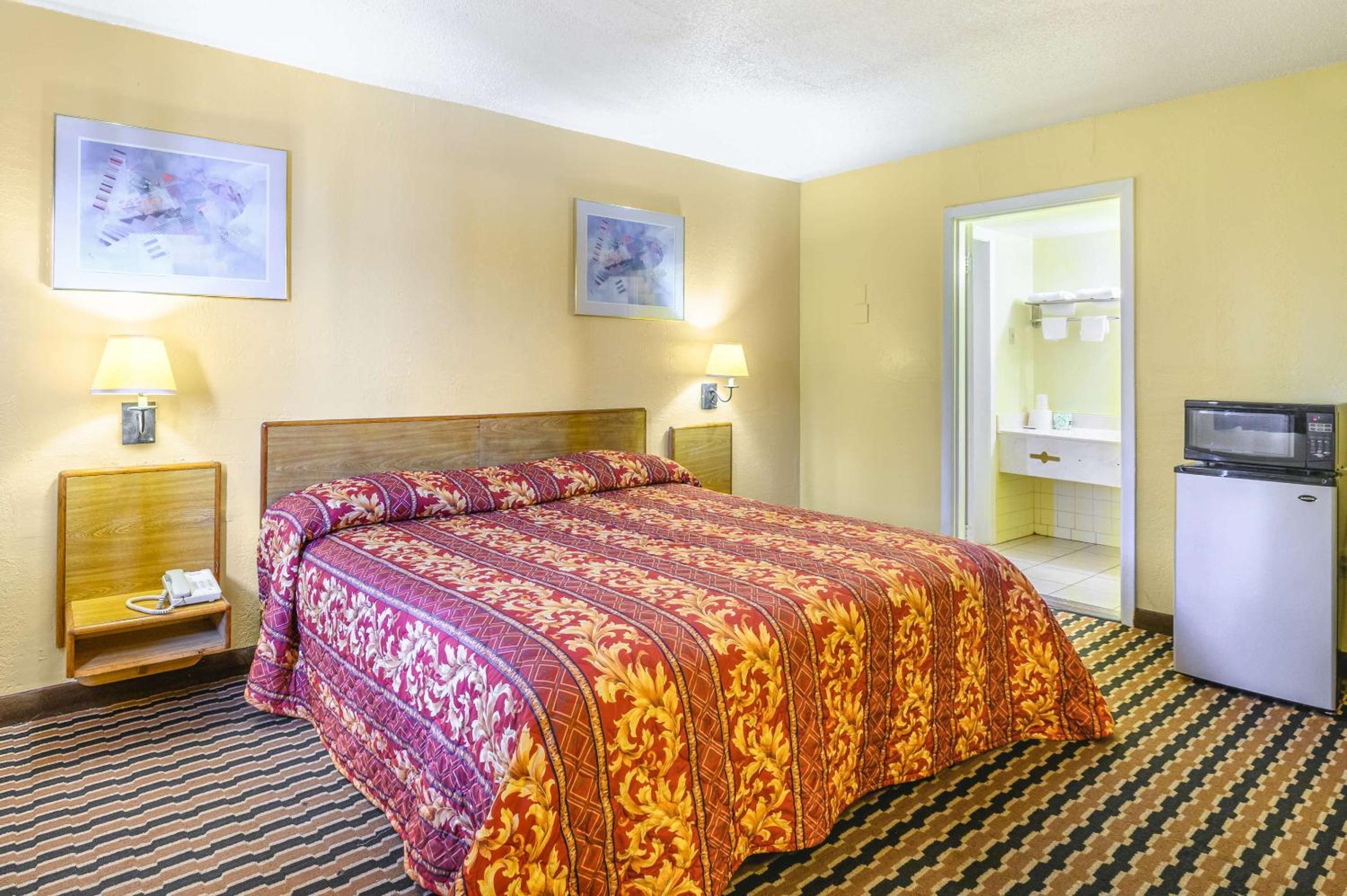 Superior King Room - Non-Smoking/Exterior Hall