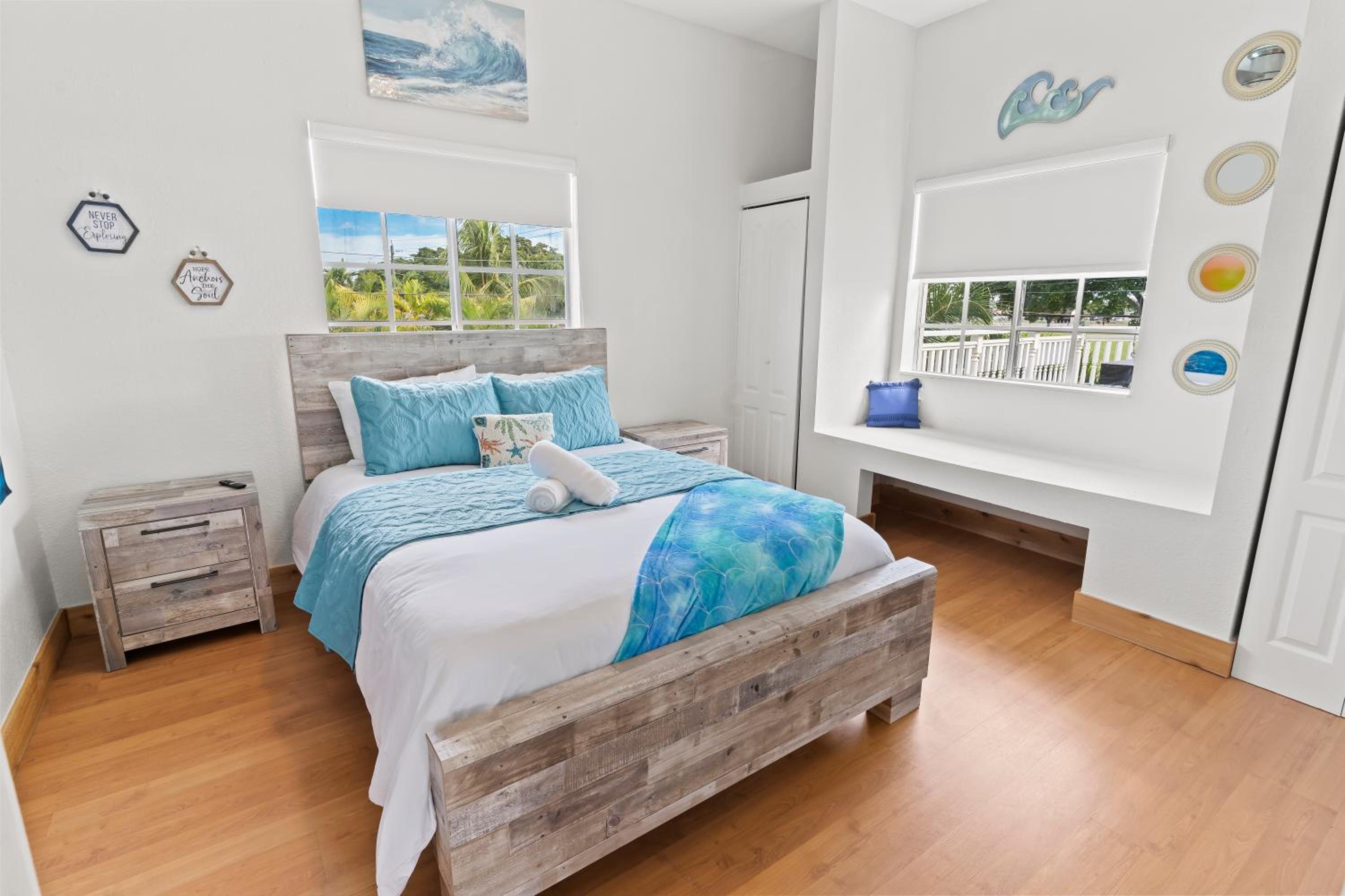Six-Bedroom House photo 1
