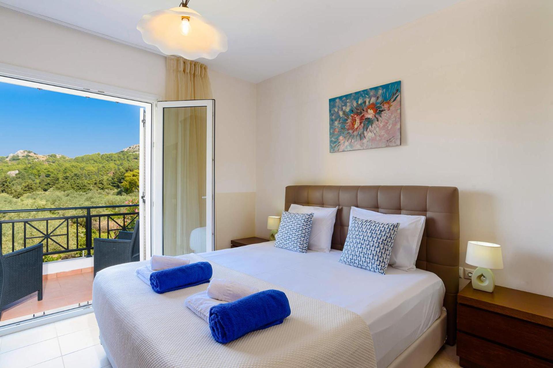 Three-Bedroom Villa photo 2