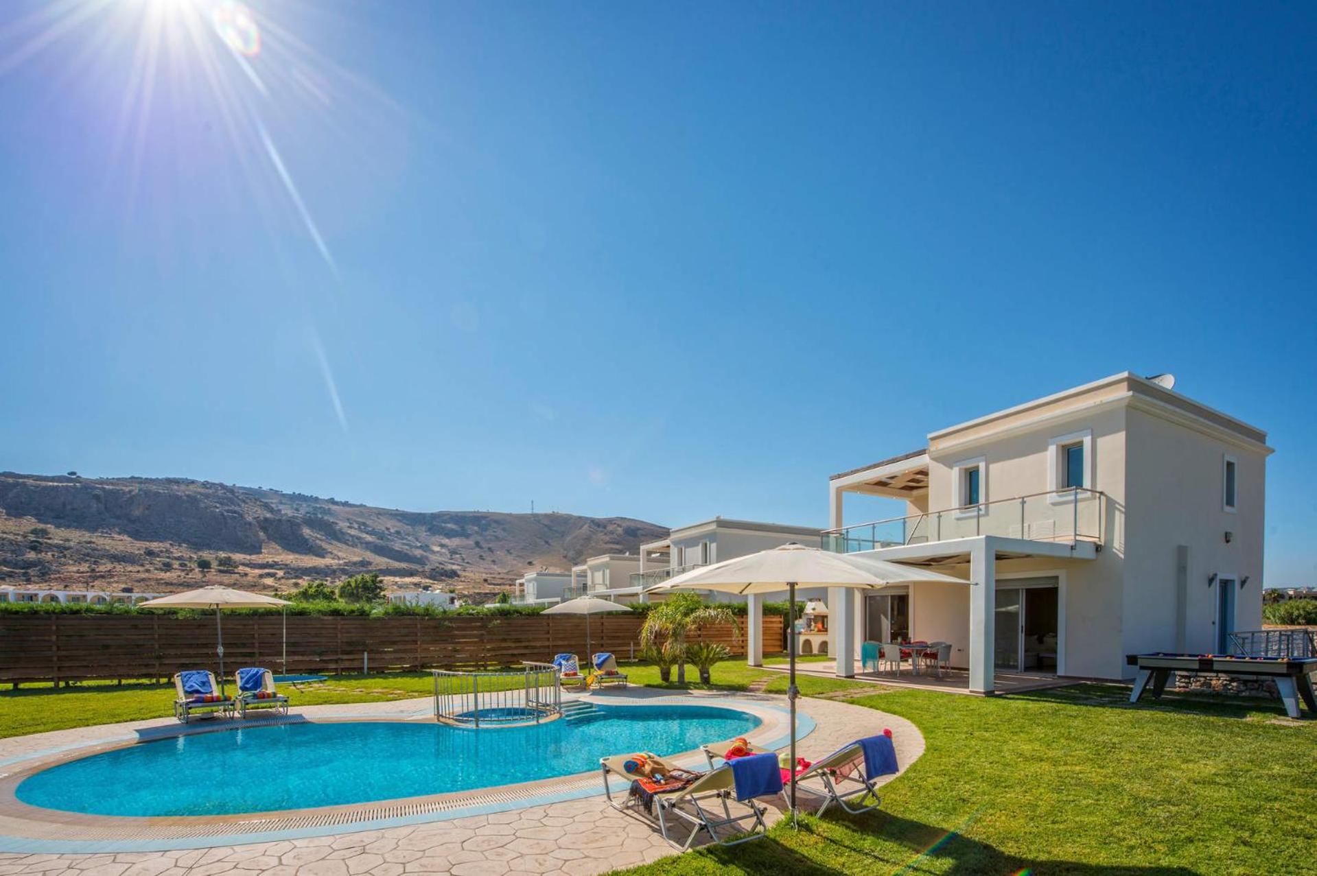 Three-Bedroom Villa photo 2