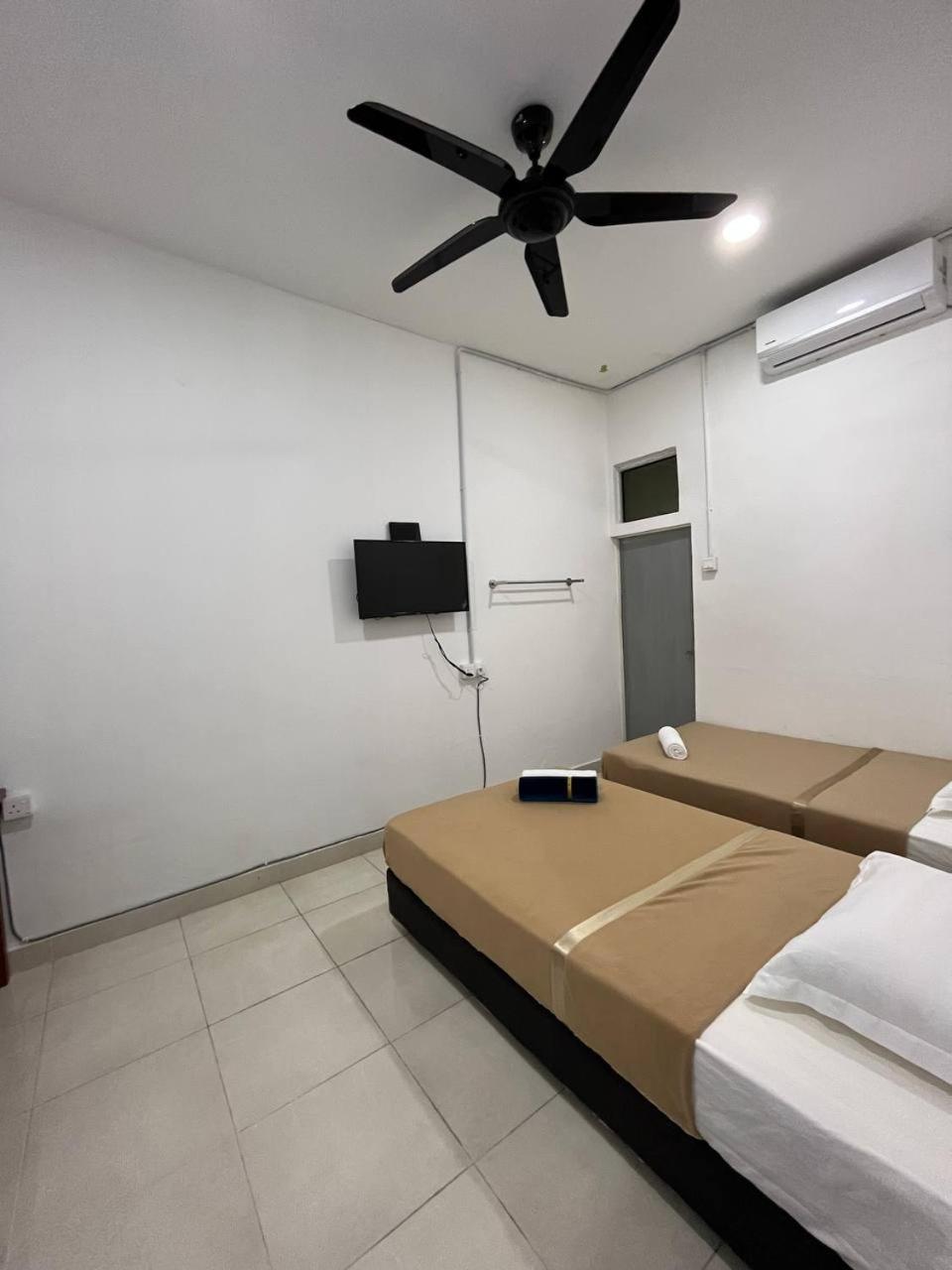 Standard Twin Room - Photo 4