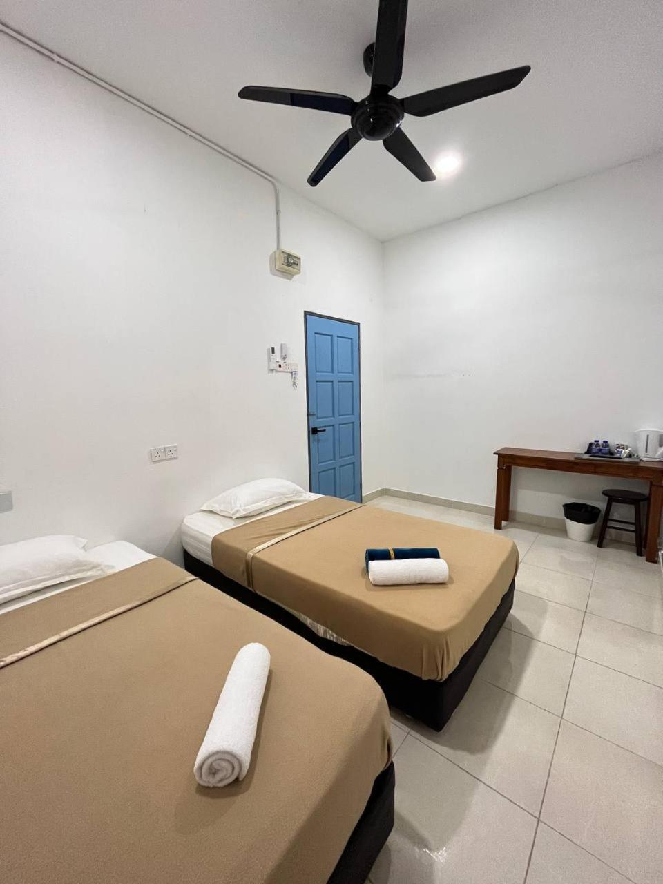 Standard Twin Room - Photo 2