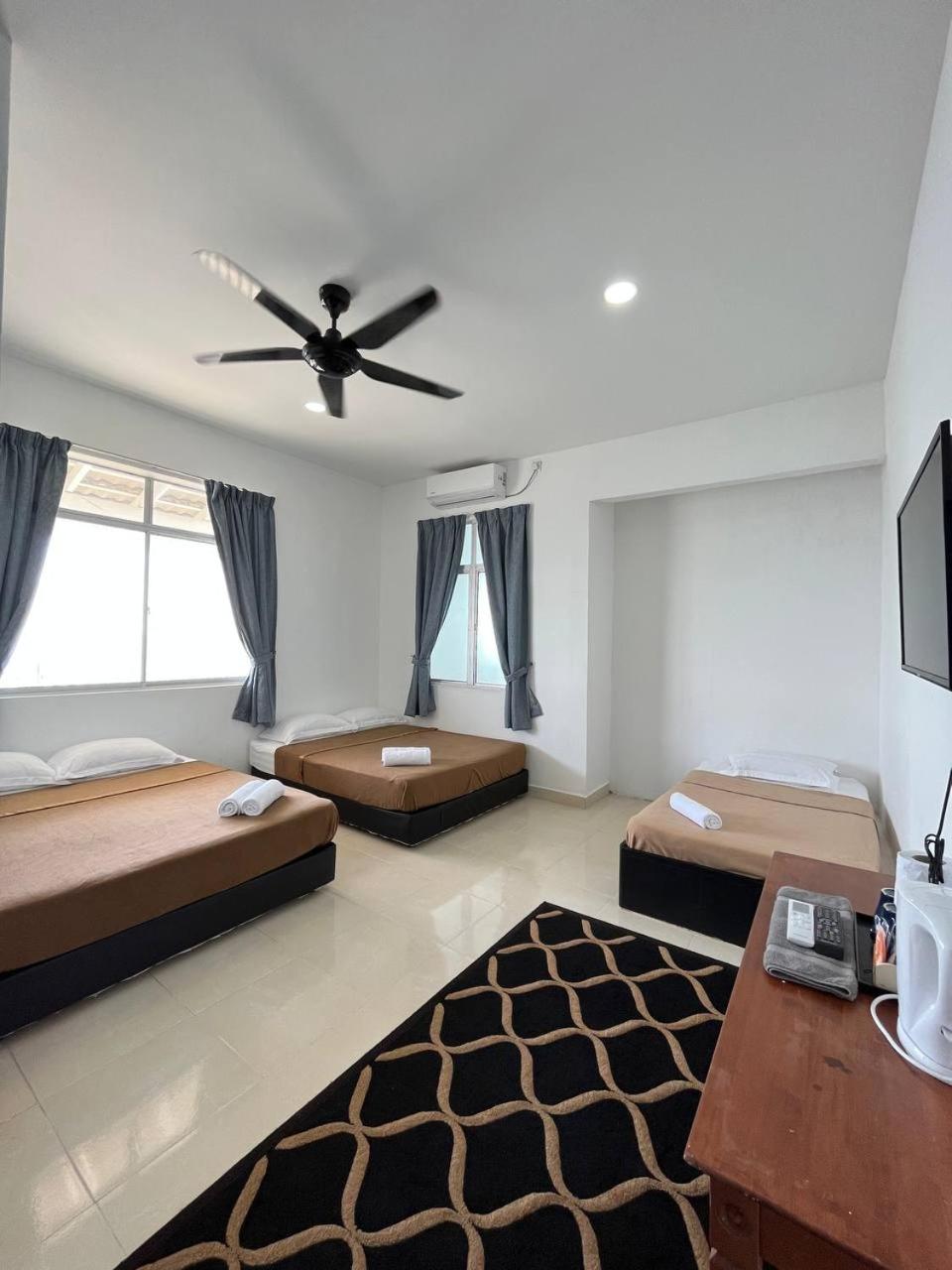 Family Room with Sea View - Photo 3