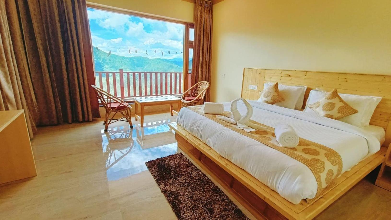 King Room with Mountain View photo 2