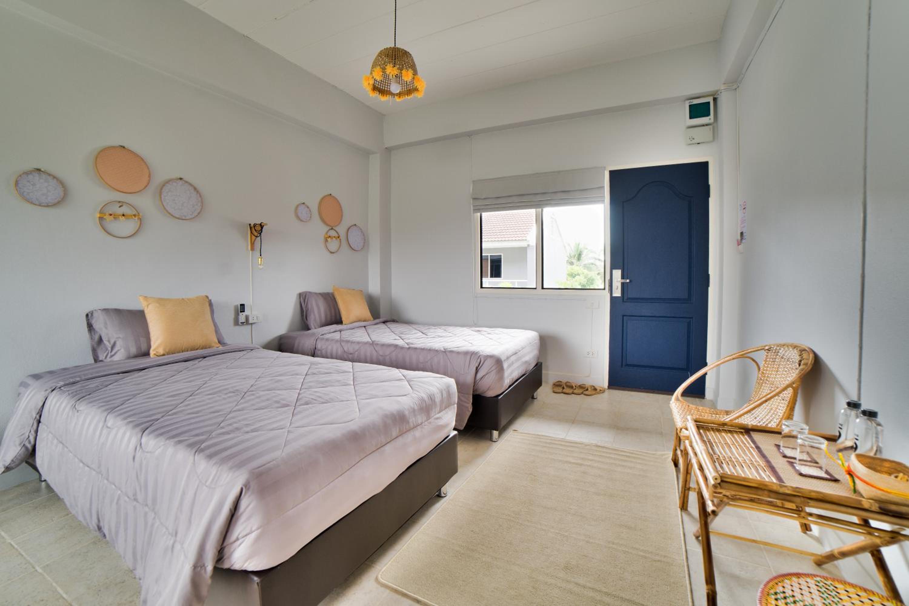 Double Room with Two Double Beds - Photo 2
