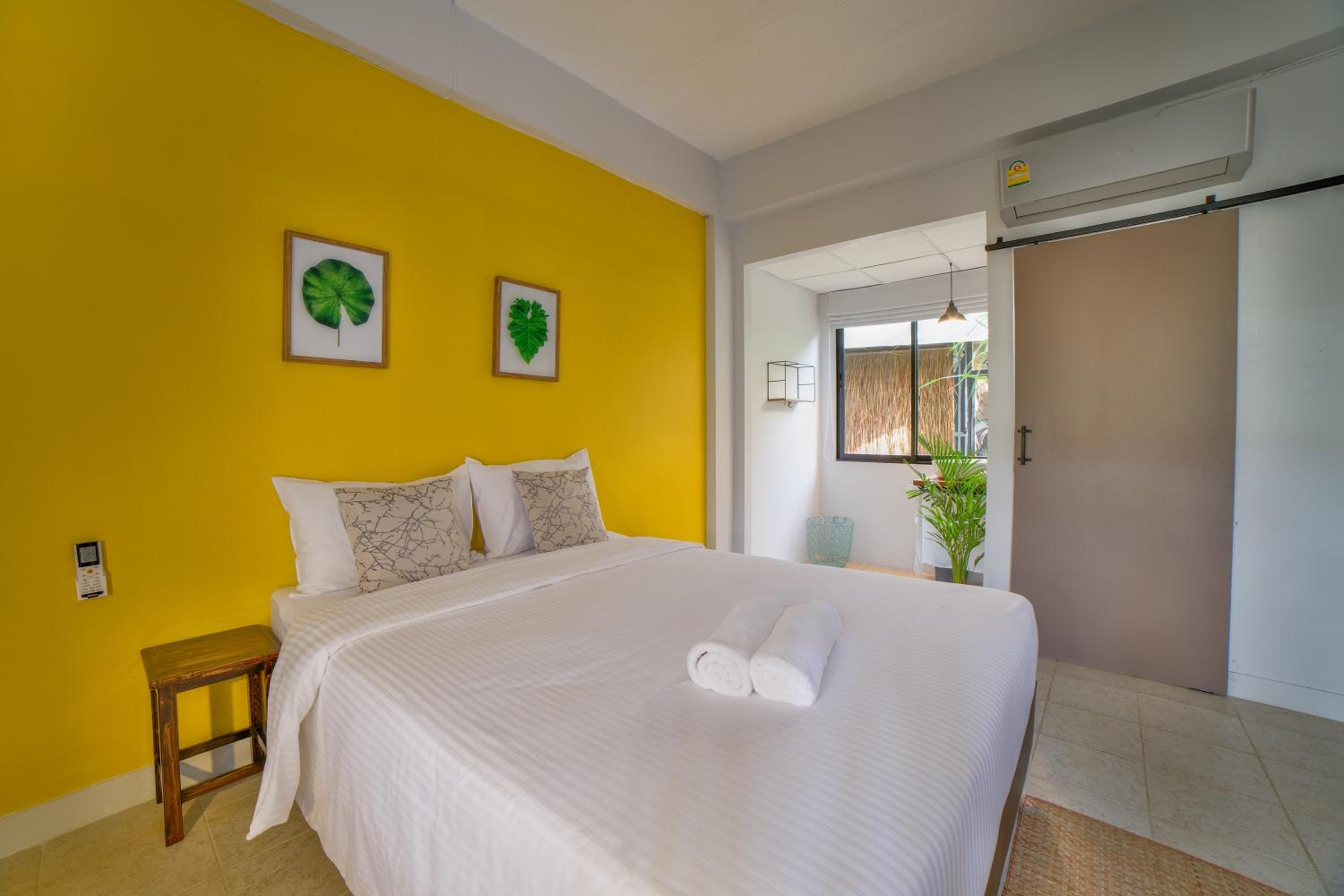 Queen Room with Garden View - Photo 7