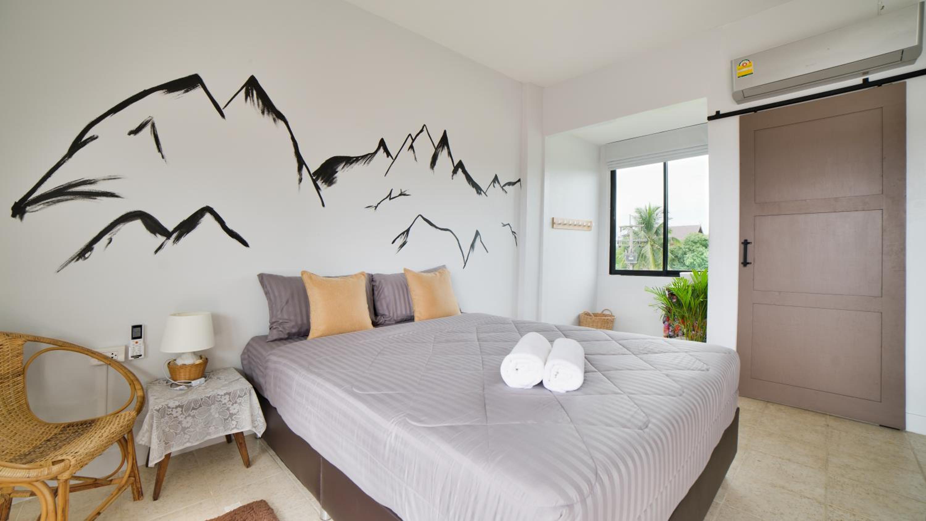 Queen Room with Garden View - Photo 5