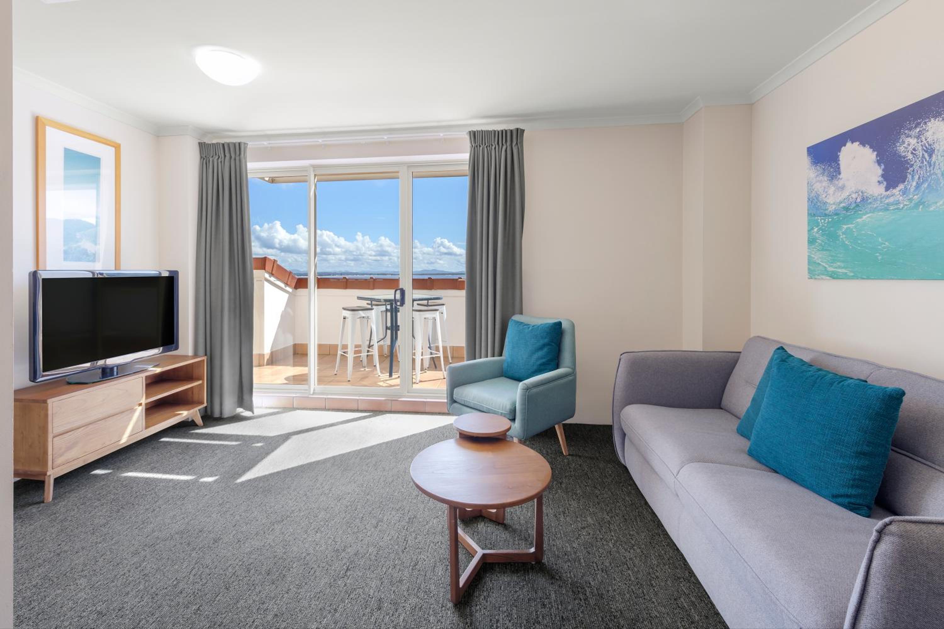 Deluxe Two-Bedroom Apartment - Beachfront - Photo 1