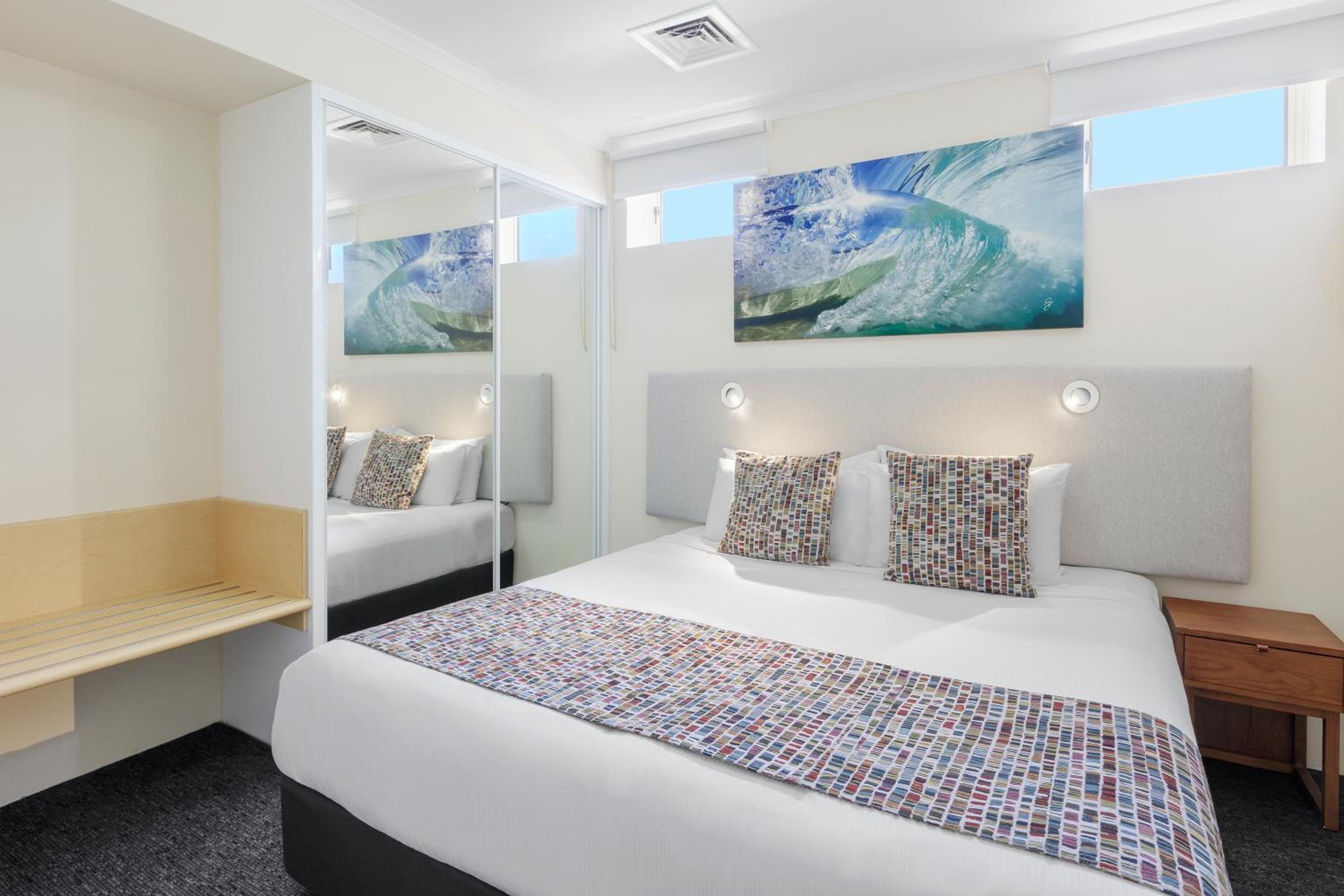 Deluxe Two-Bedroom Apartment - Beachfront - Photo 4