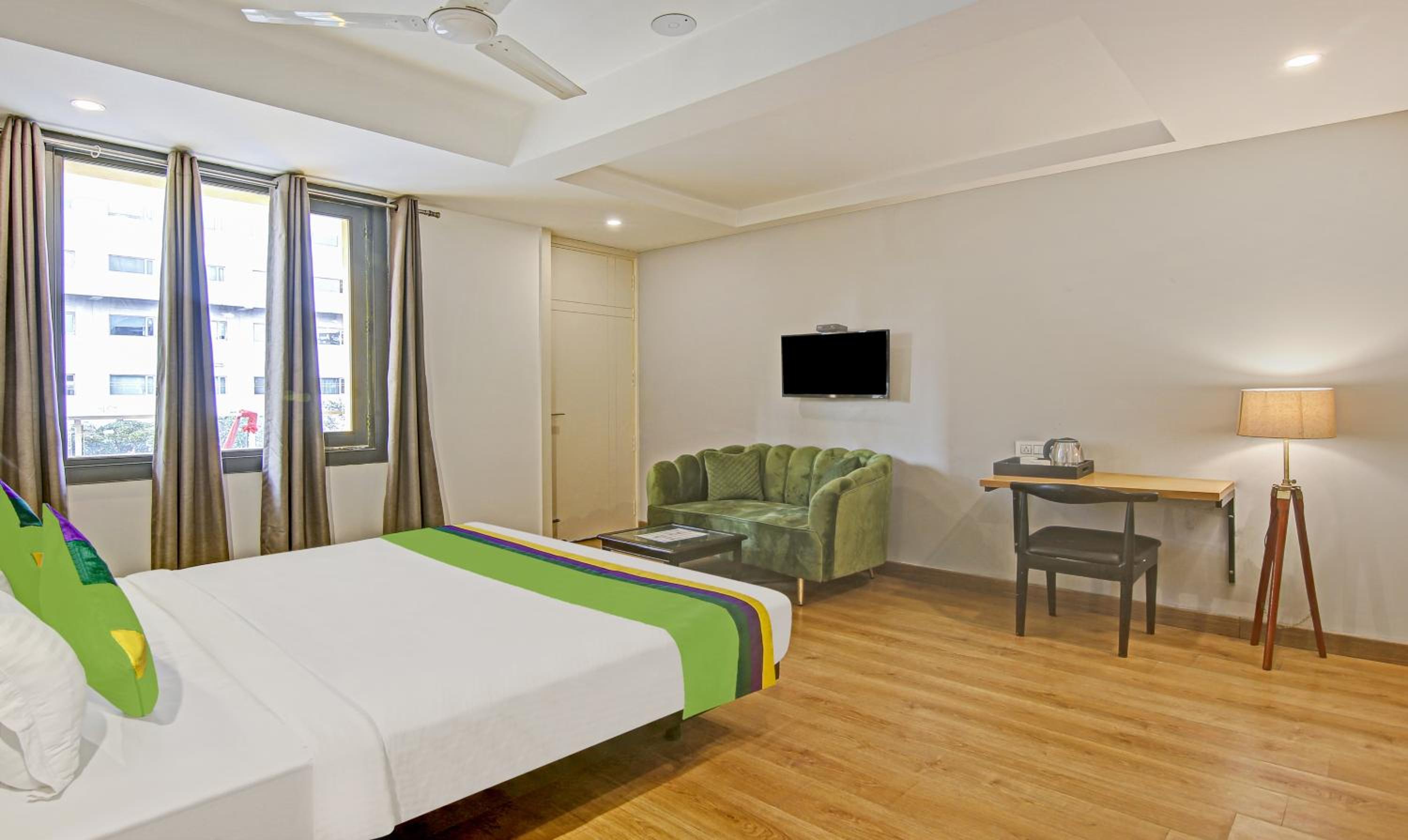 Deluxe Double Room - Photo 11